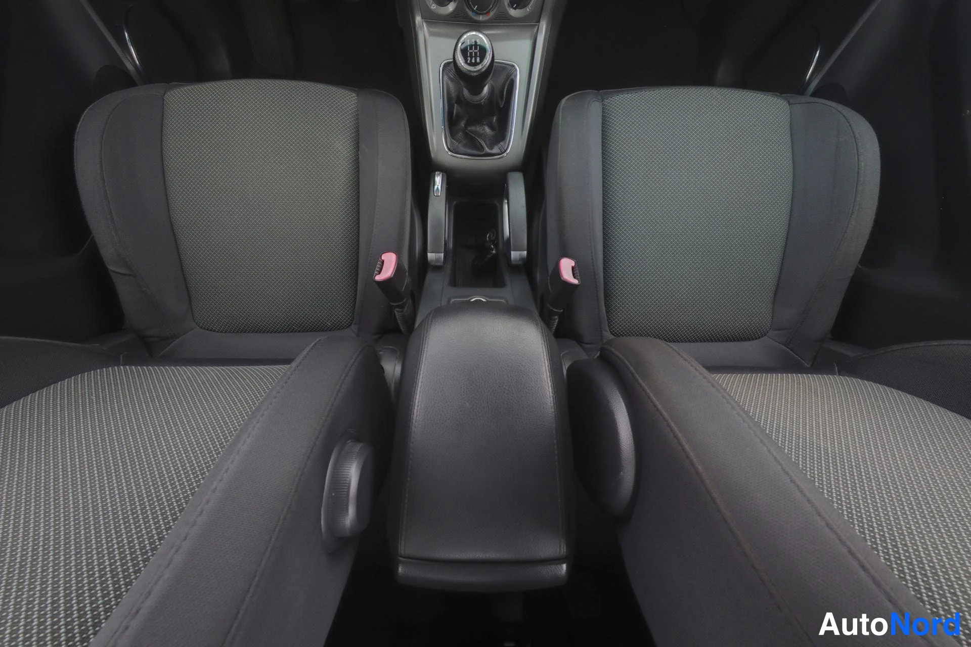 Hopea Opel Antara 2007, etuistuimet, kuva 10