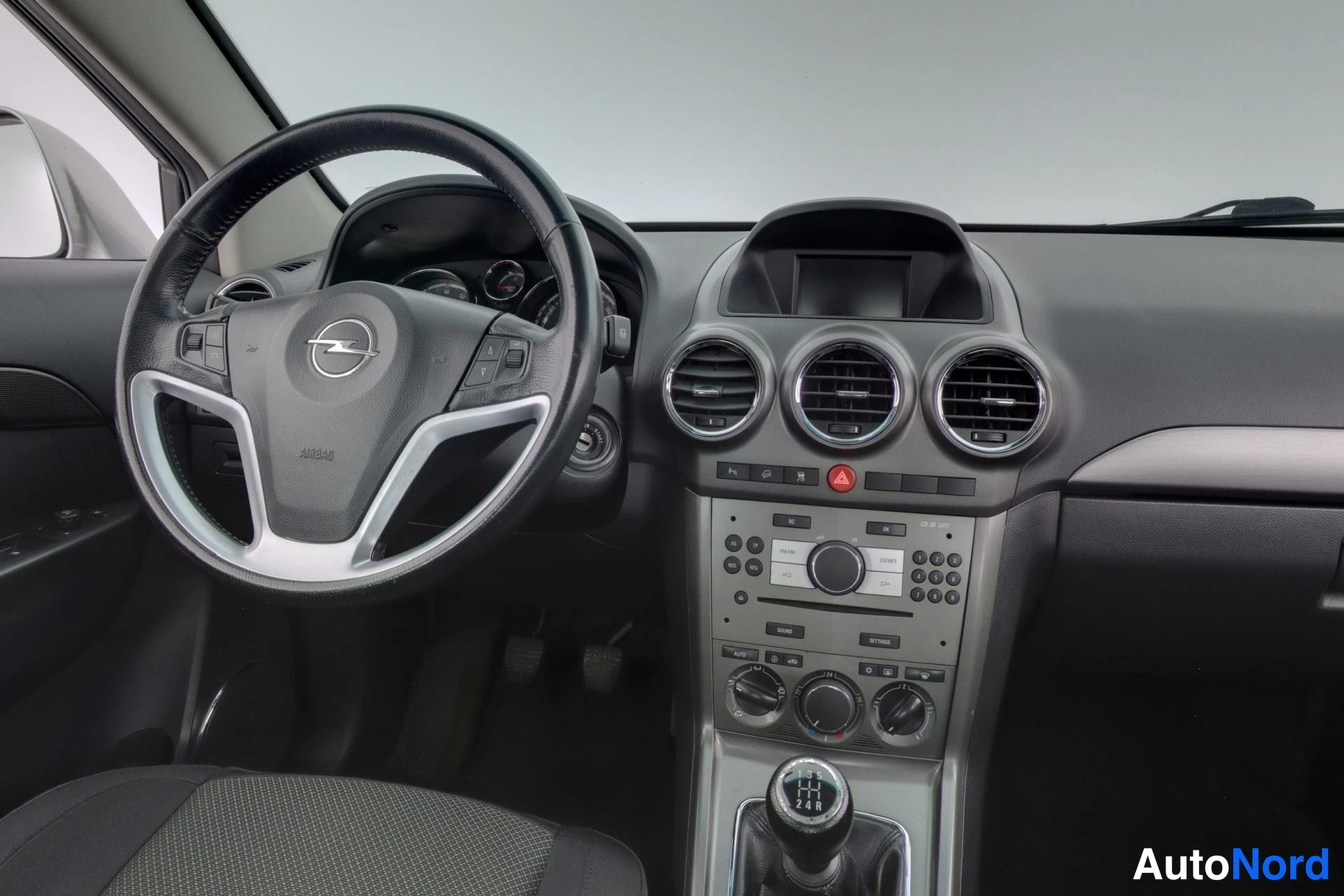 Hopea Opel Antara 2007, ohjaamo, kuva 9