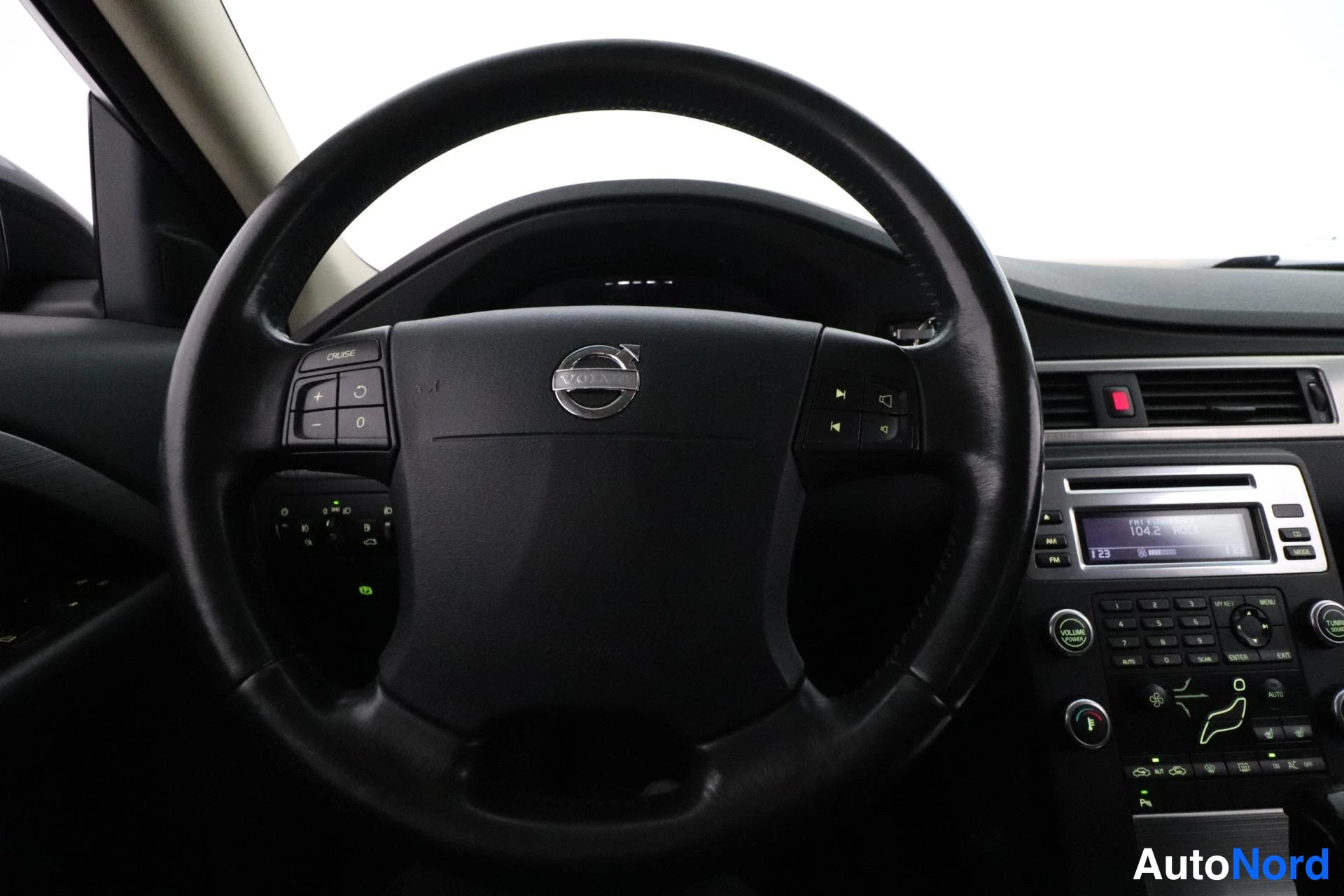 Musta Volvo V70 2008, yksityiskohta, kuva 13
