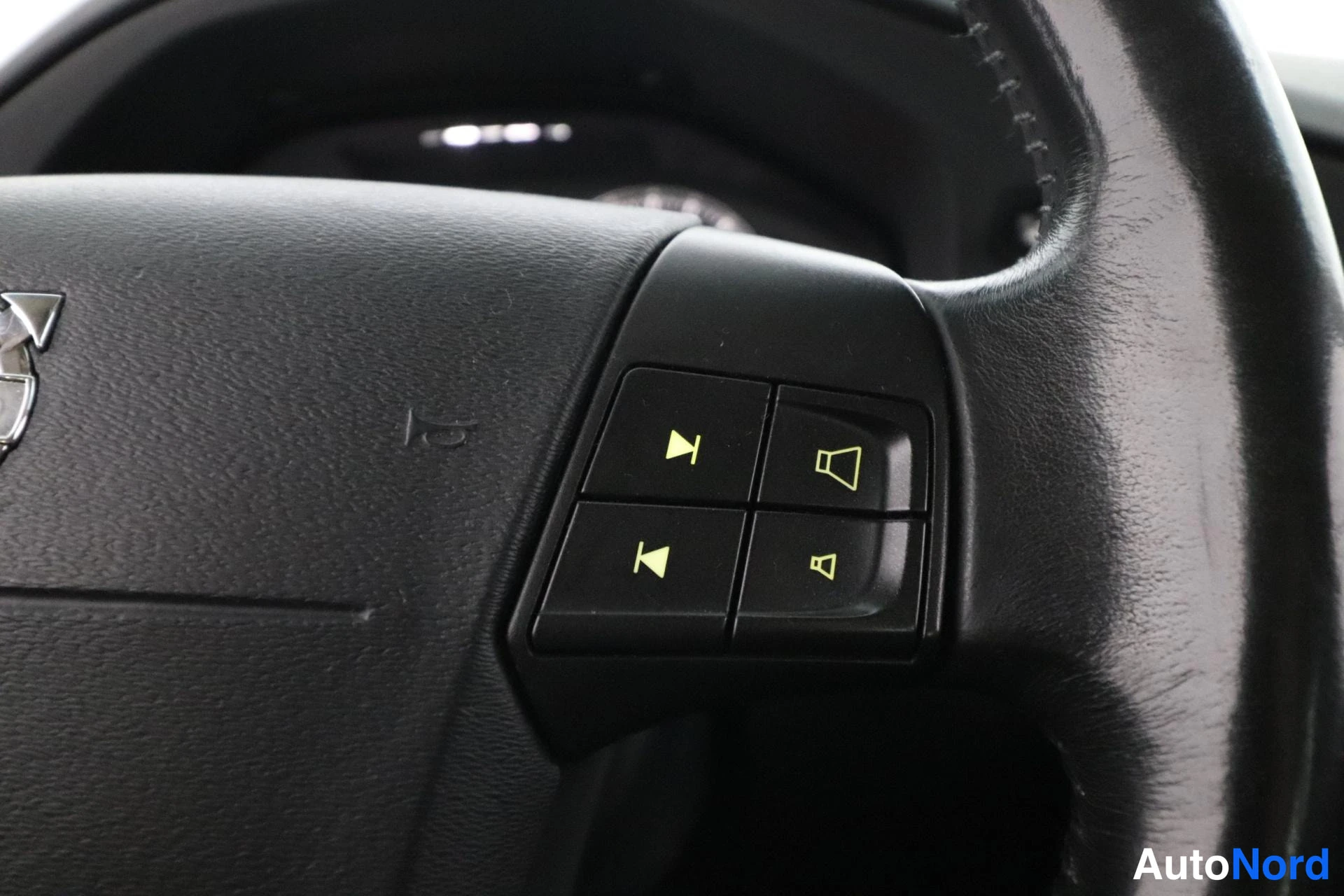 Musta Volvo V70 2008, yksityiskohta, kuva 14
