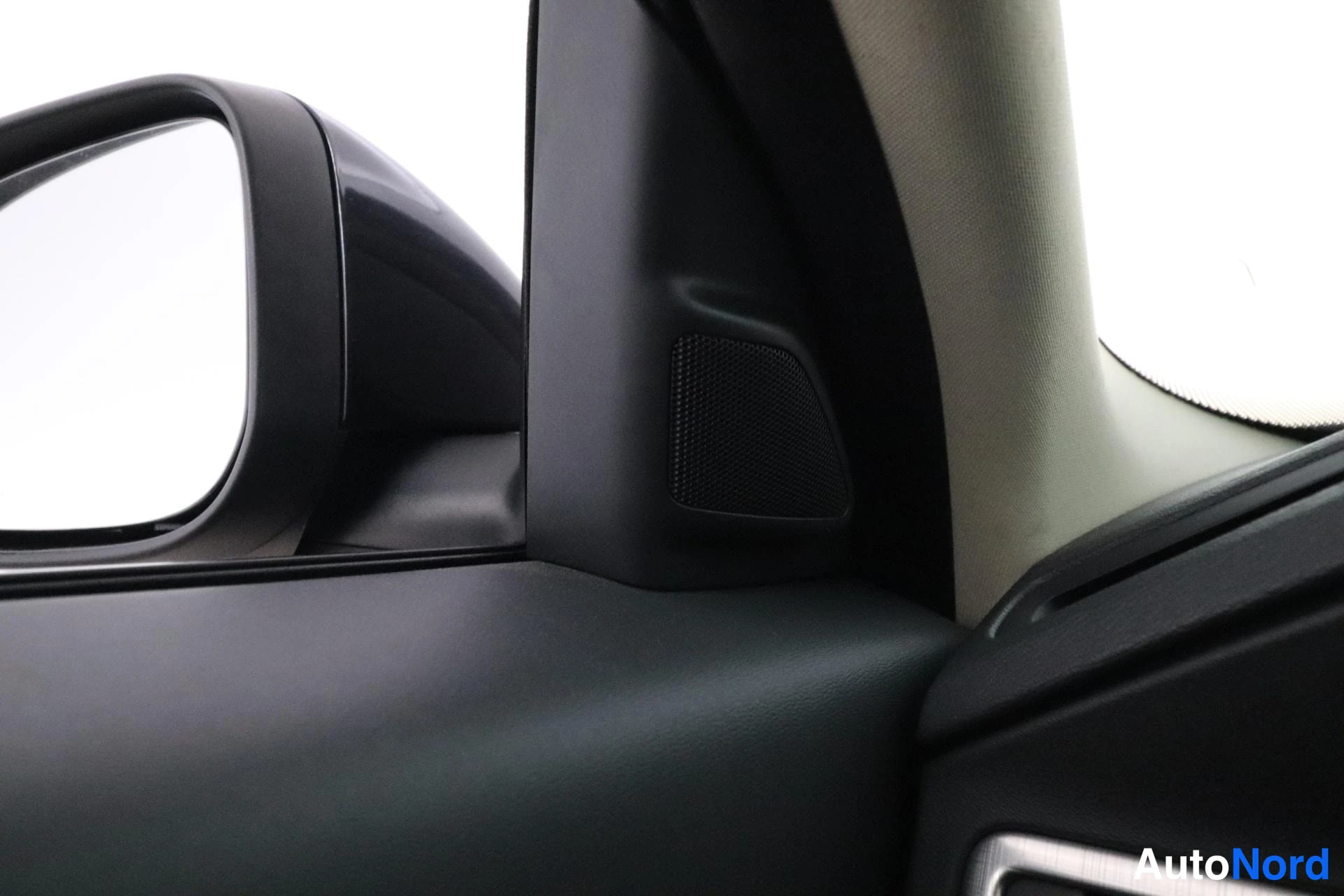 Musta Volvo V70 2008, yksityiskohta, kuva 22