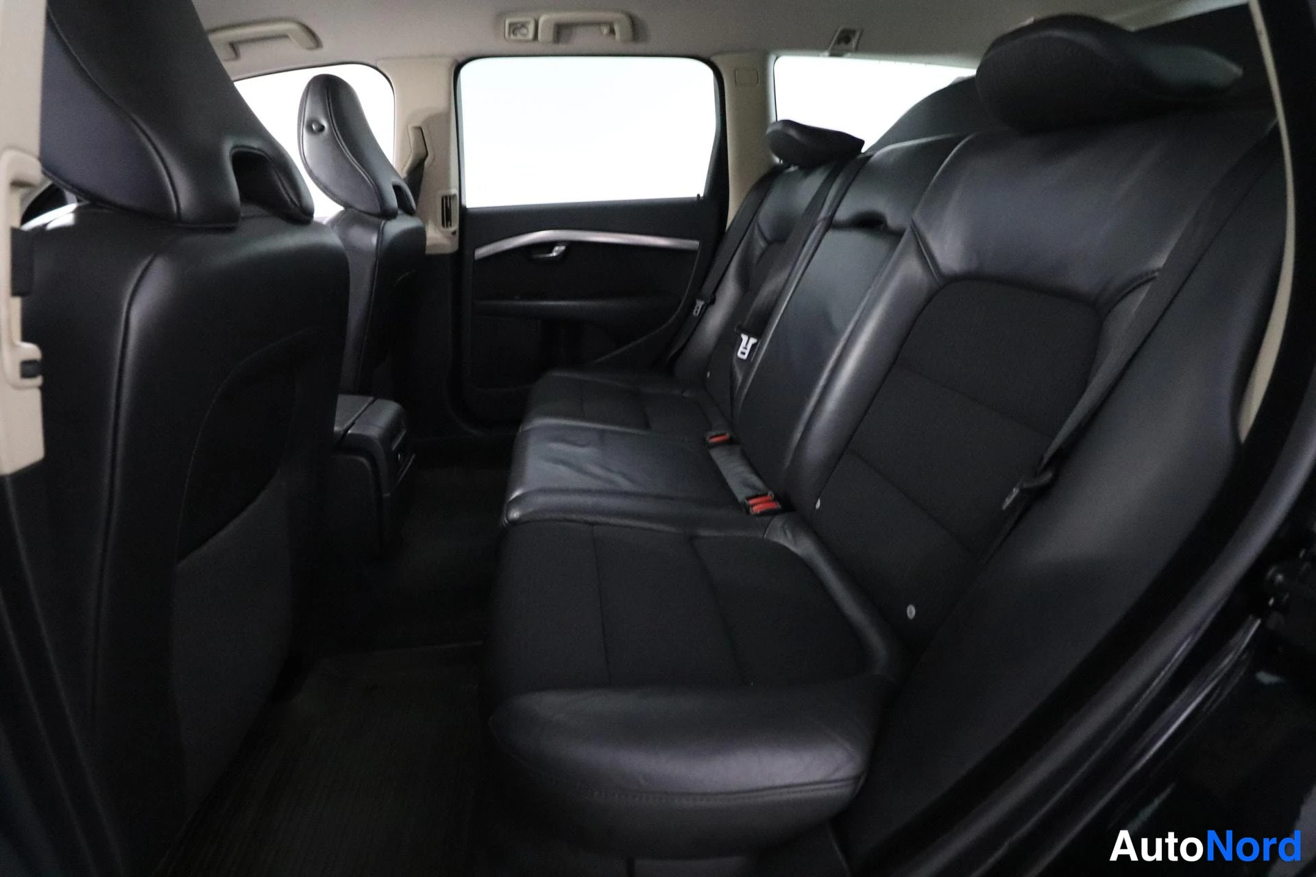 Musta Volvo V70 2008, takaistuimet, kuva 10