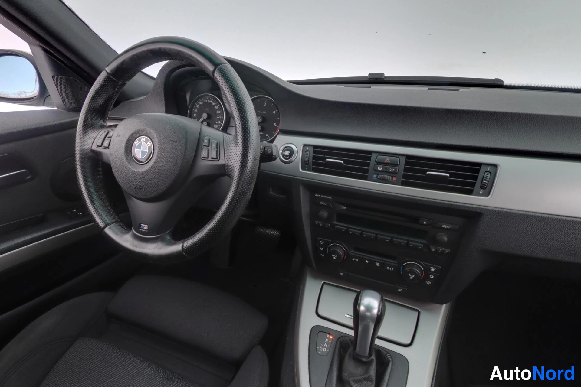 Grey BMW 330d 2006, cockpit, photo 8