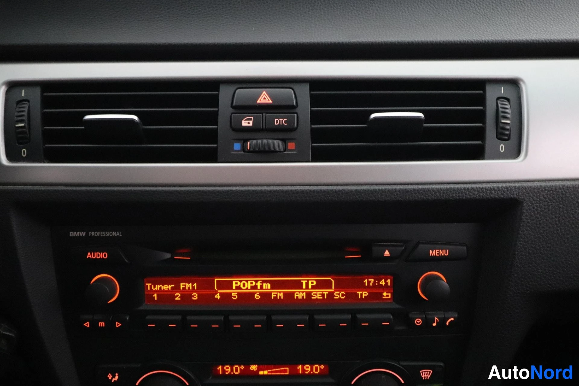 Grey BMW 330d 2006, cockpit, photo 10