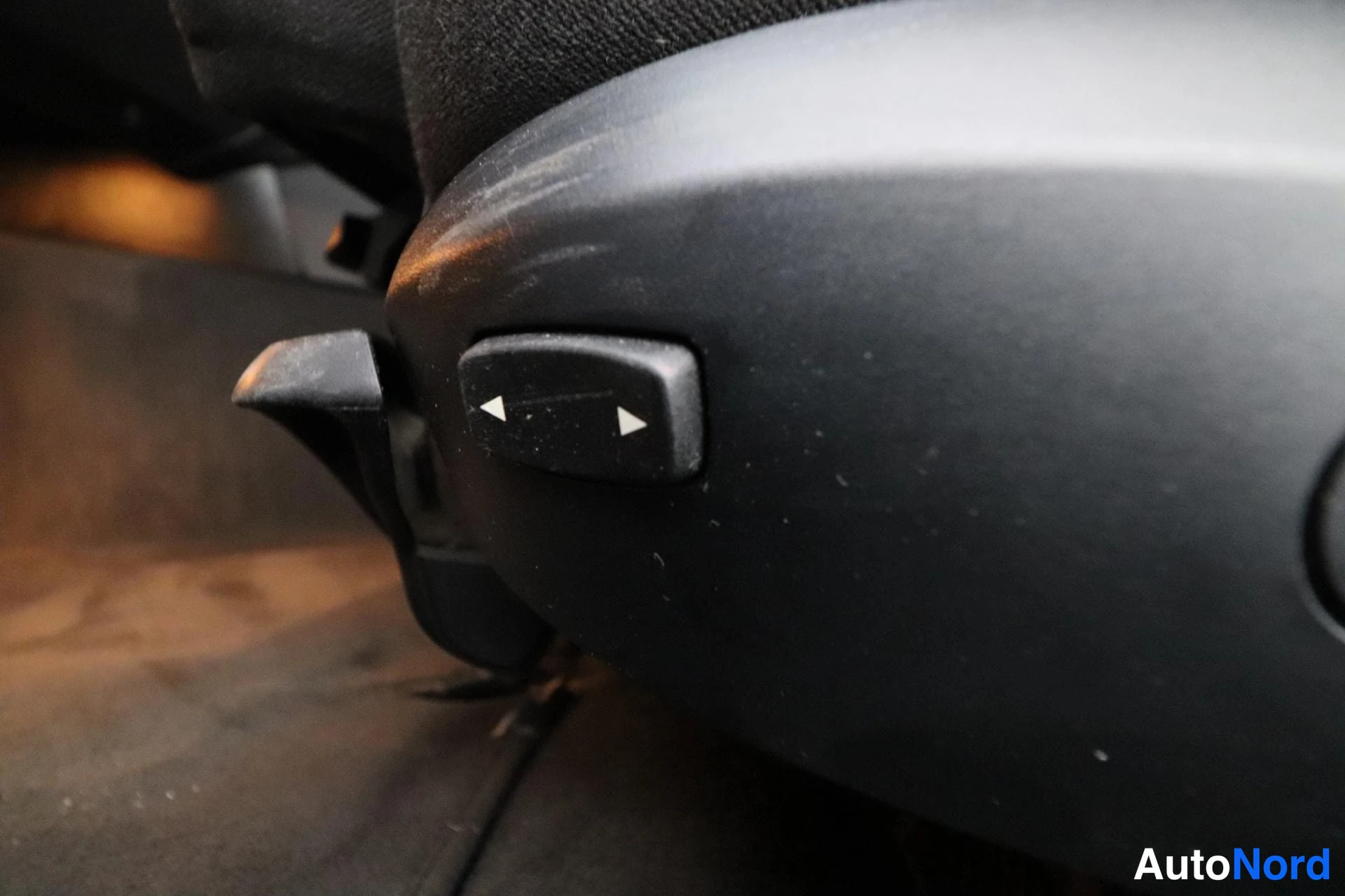 Grey BMW 330d 2006, detail, photo 14