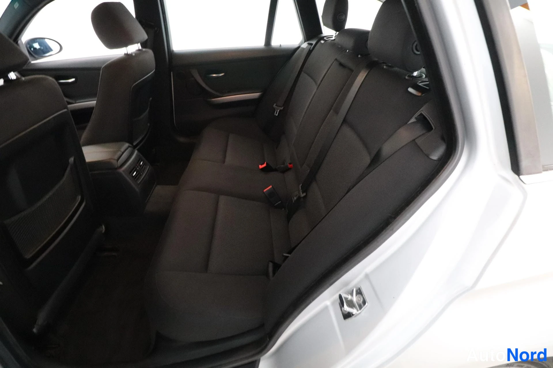 Grey BMW 330d 2006, rear seats, photo 13
