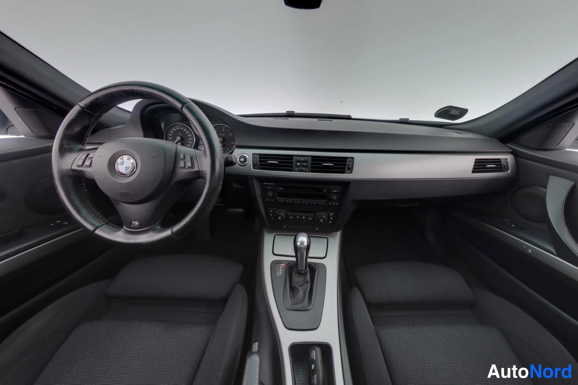 Grey BMW 330d 2006, cockpit, photo 7