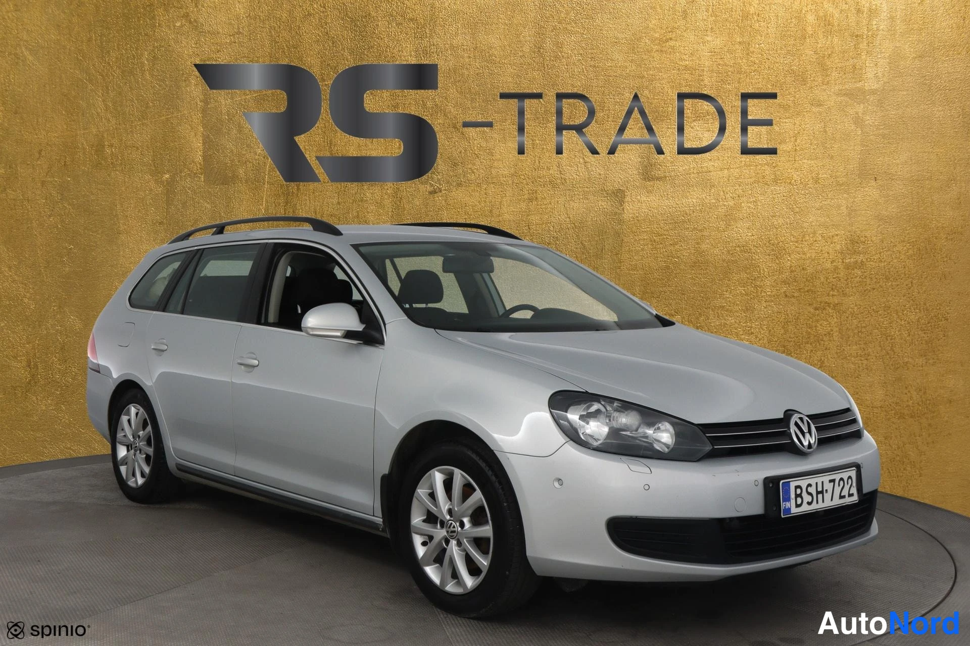 Silver Volkswagen Golf 2012, front three-quarter, nose to the right, photo 3