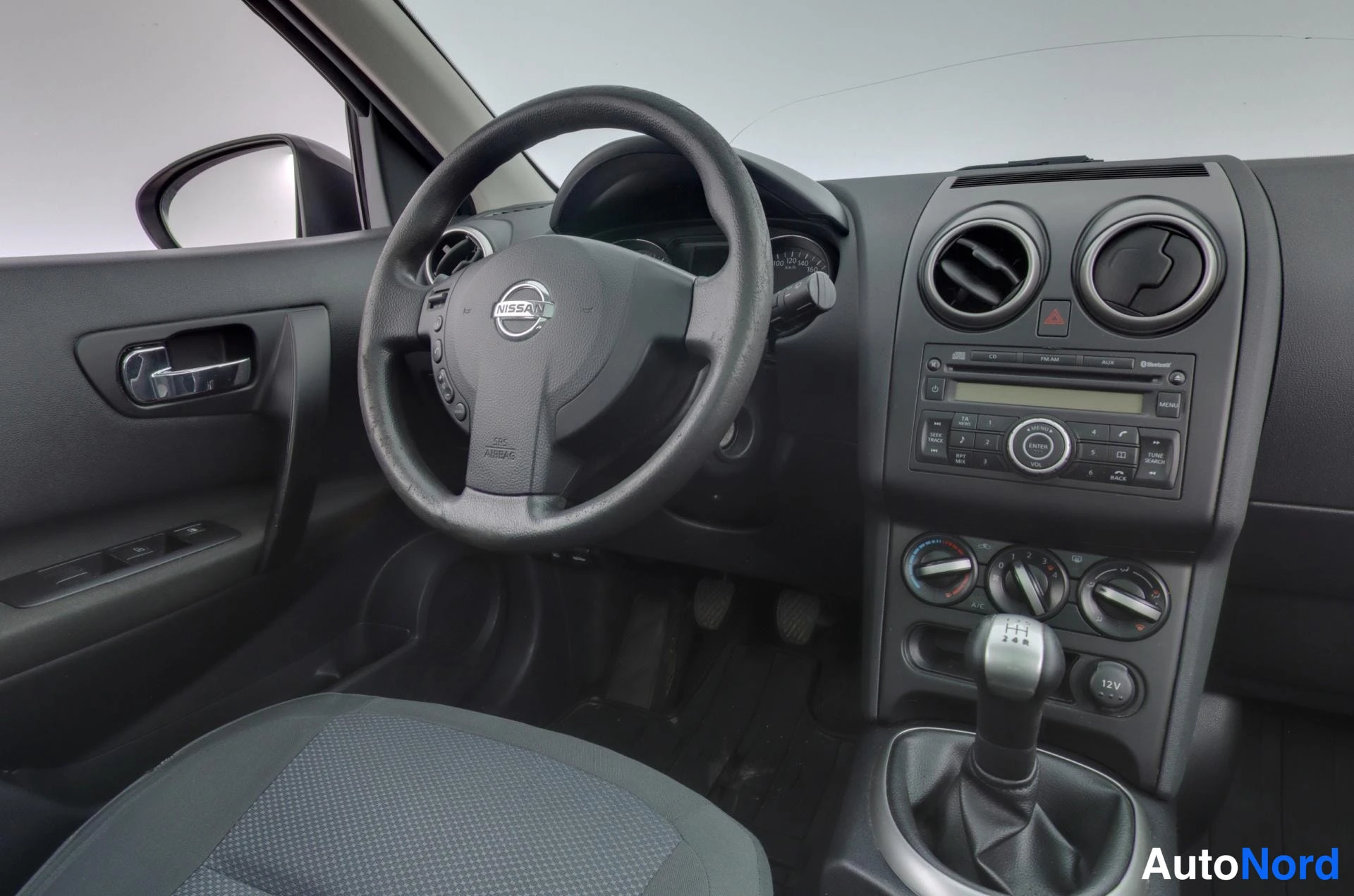 Harmaa Nissan Qashqai+2 2011, ohjaamo, kuva 7