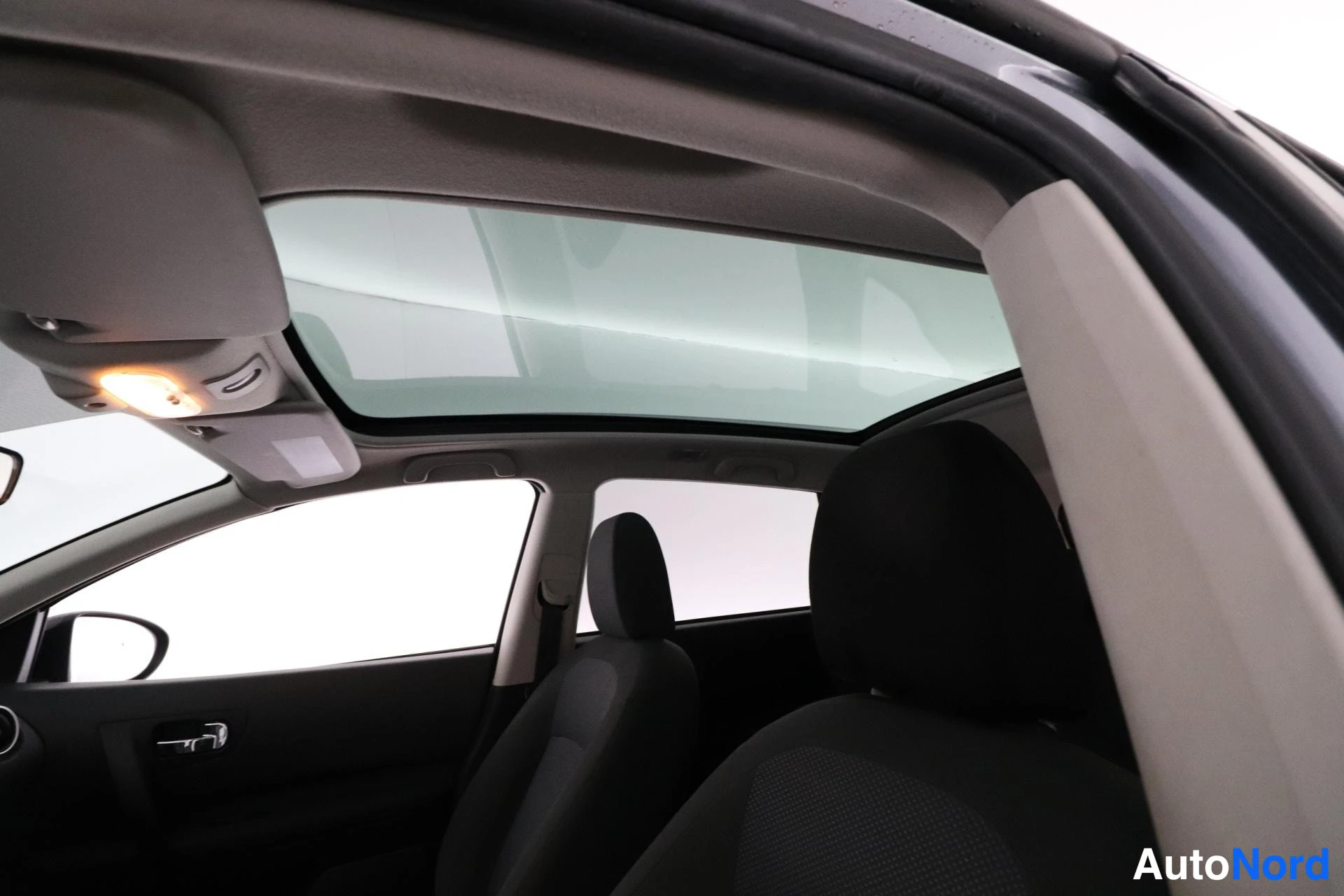 Harmaa Nissan Qashqai+2 2011, yksityiskohta, kuva 13