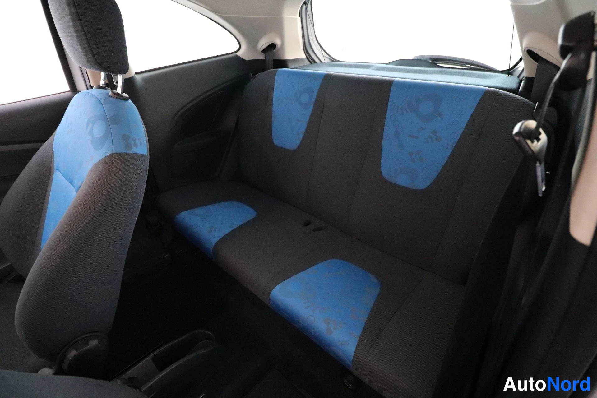 Harmaa Ford Ka 2009, takaistuimet, kuva 12