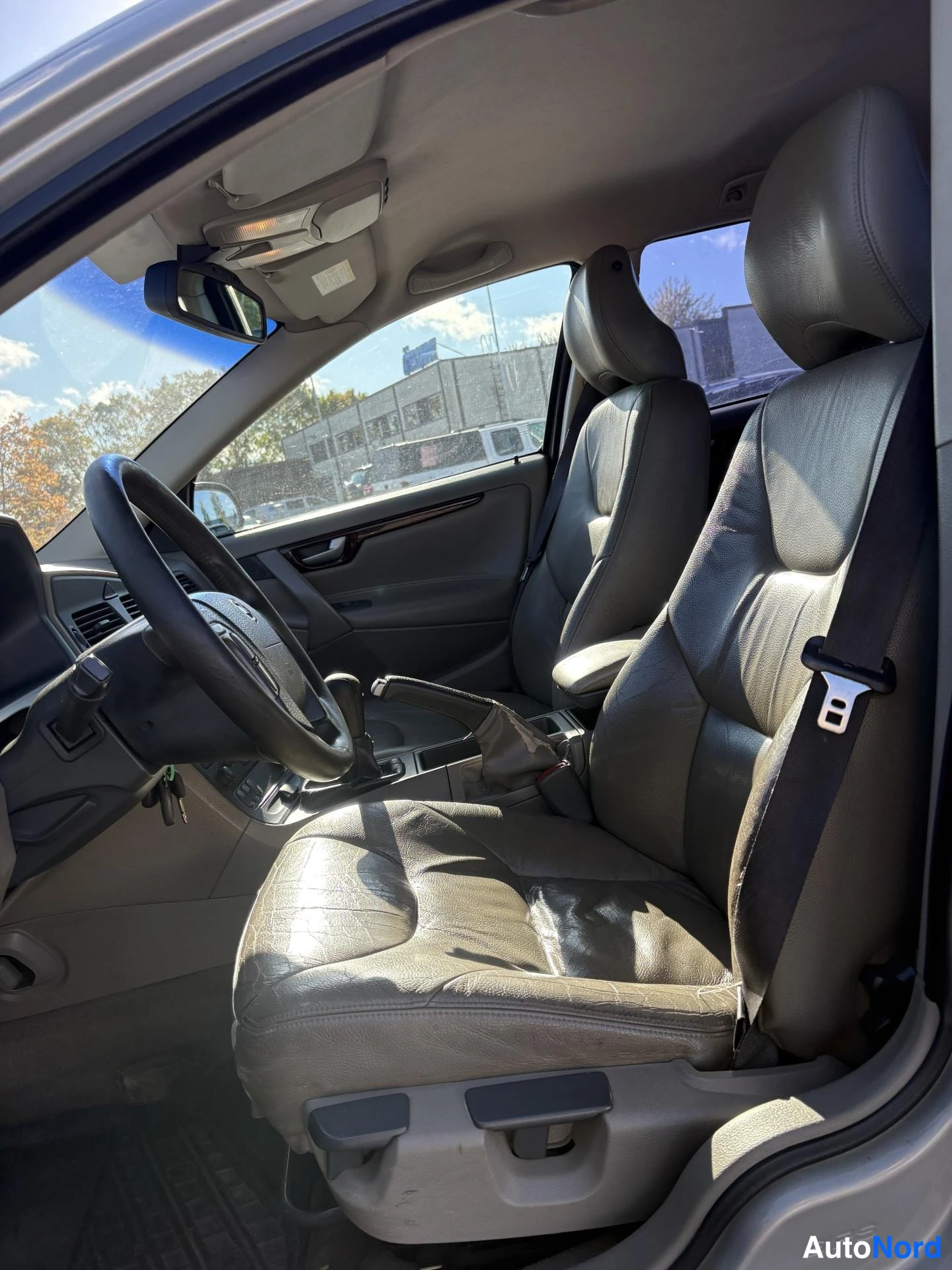 Beige Volvo V70 2003, ohjaamo, kuva 5