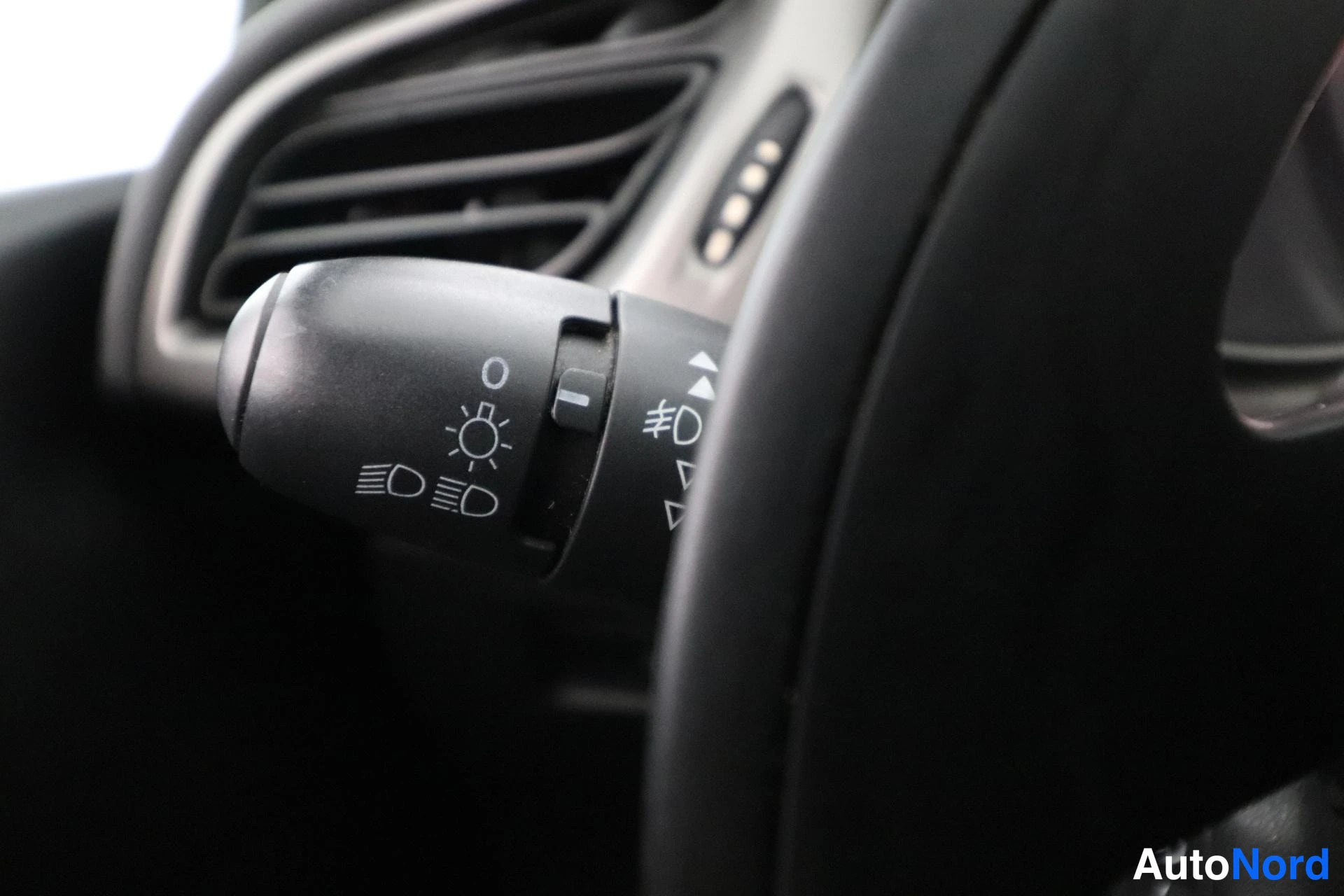 Valkoinen Citroen C3 2016, yksityiskohta, kuva 17