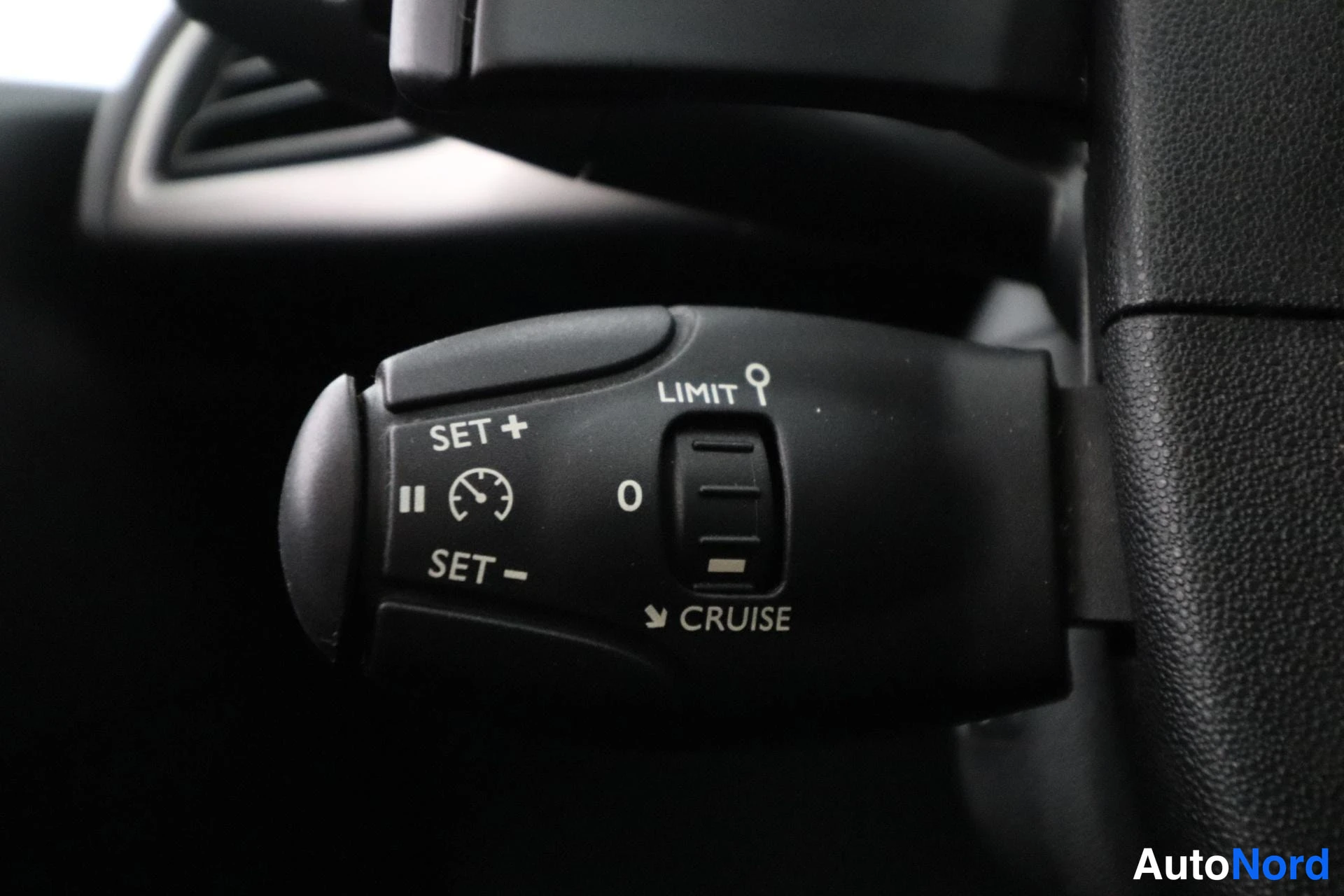 Valkoinen Citroen C3 2016, yksityiskohta, kuva 28
