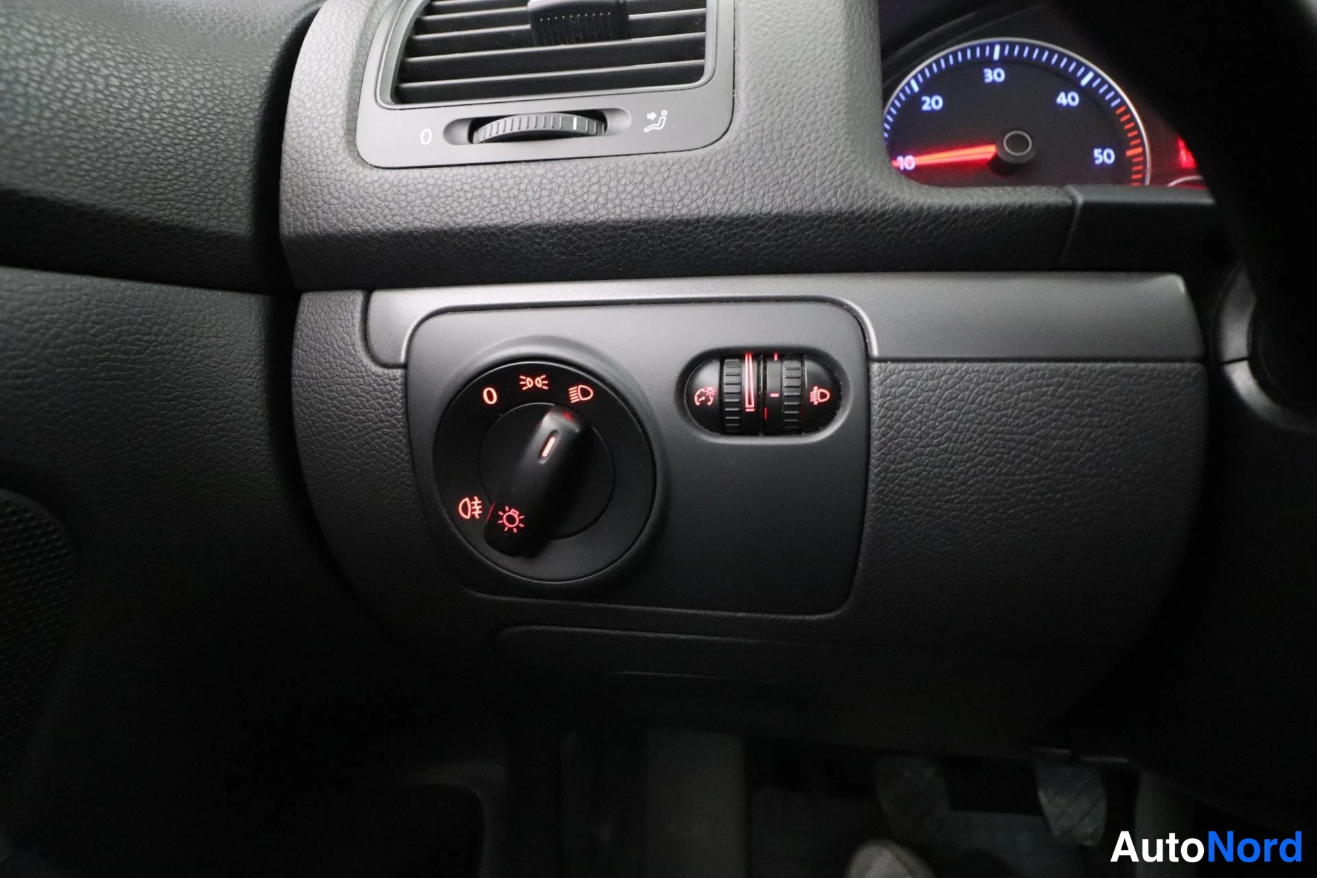 Musta Volkswagen Jetta 2008, yksityiskohta, kuva 24