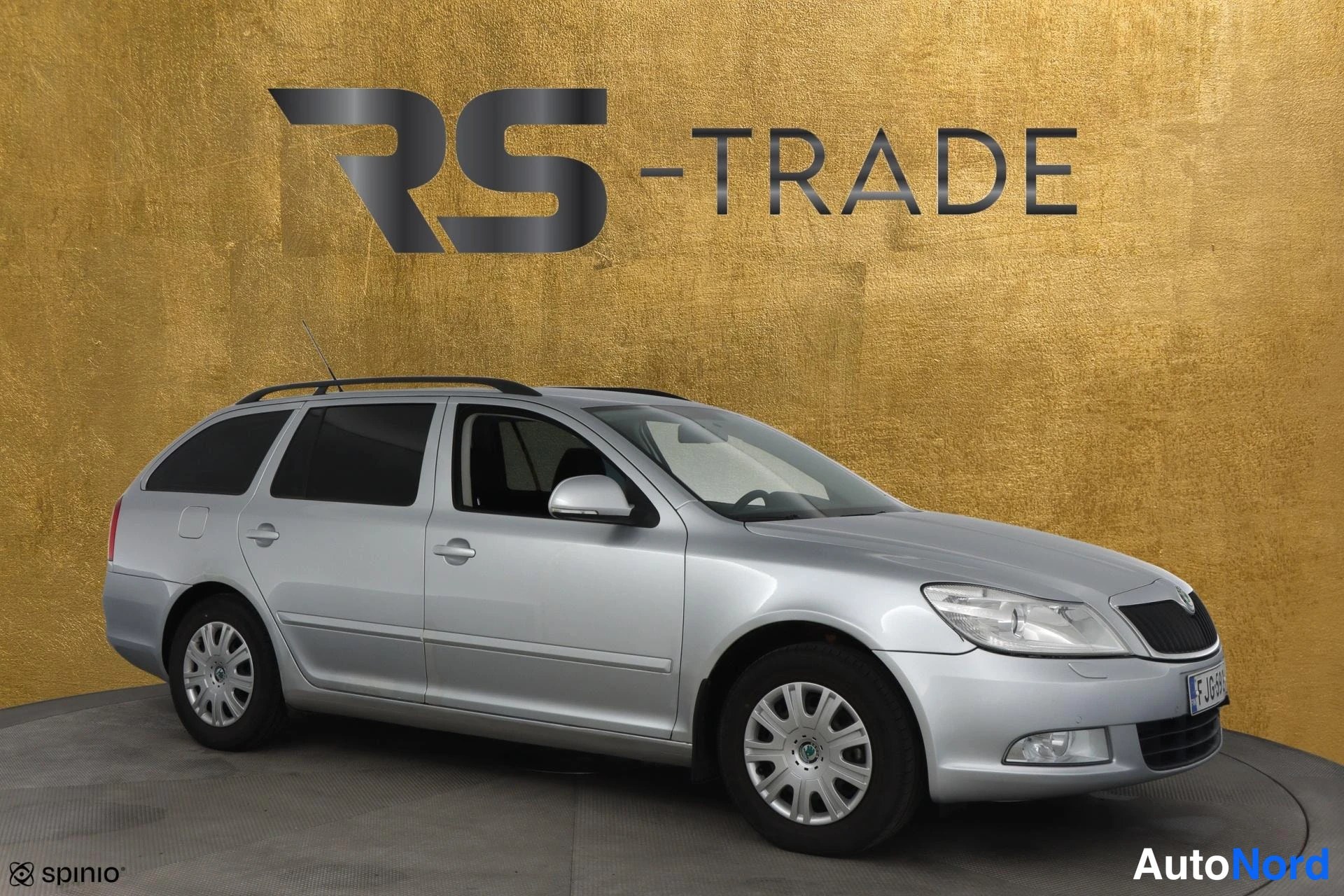 Hopea Skoda Octavia 2009, etuviisto, keula oikealle, kuva 2