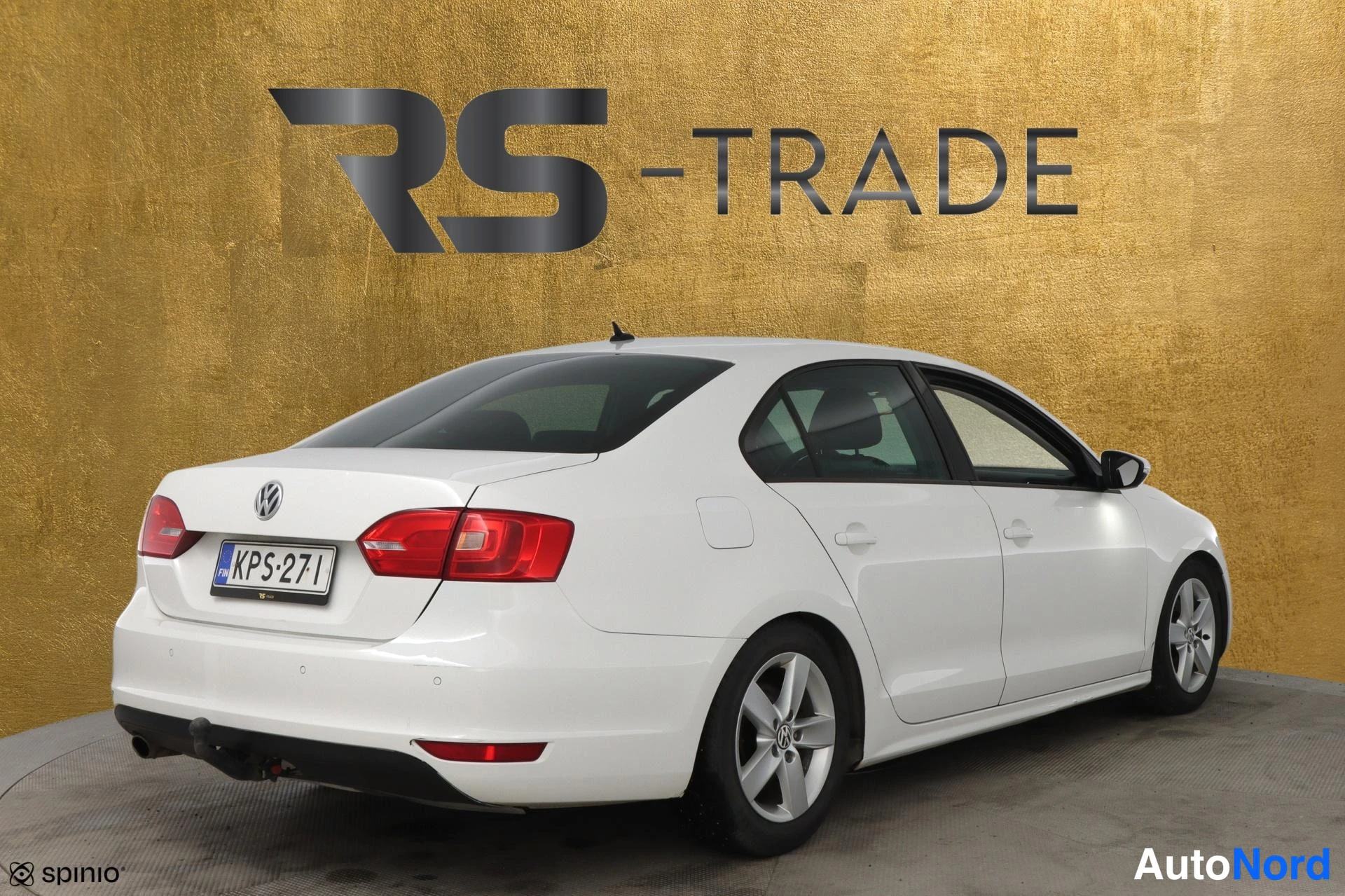 Valkoinen Volkswagen Jetta 2011, takaviisto, kuva 4