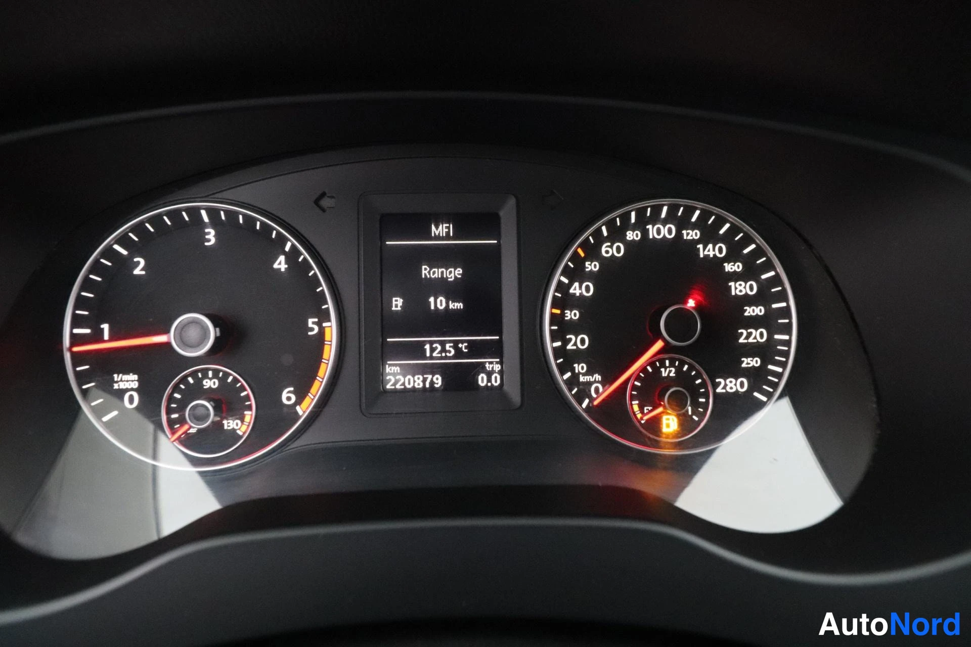 Valkoinen Volkswagen Jetta 2011, kuva 25
