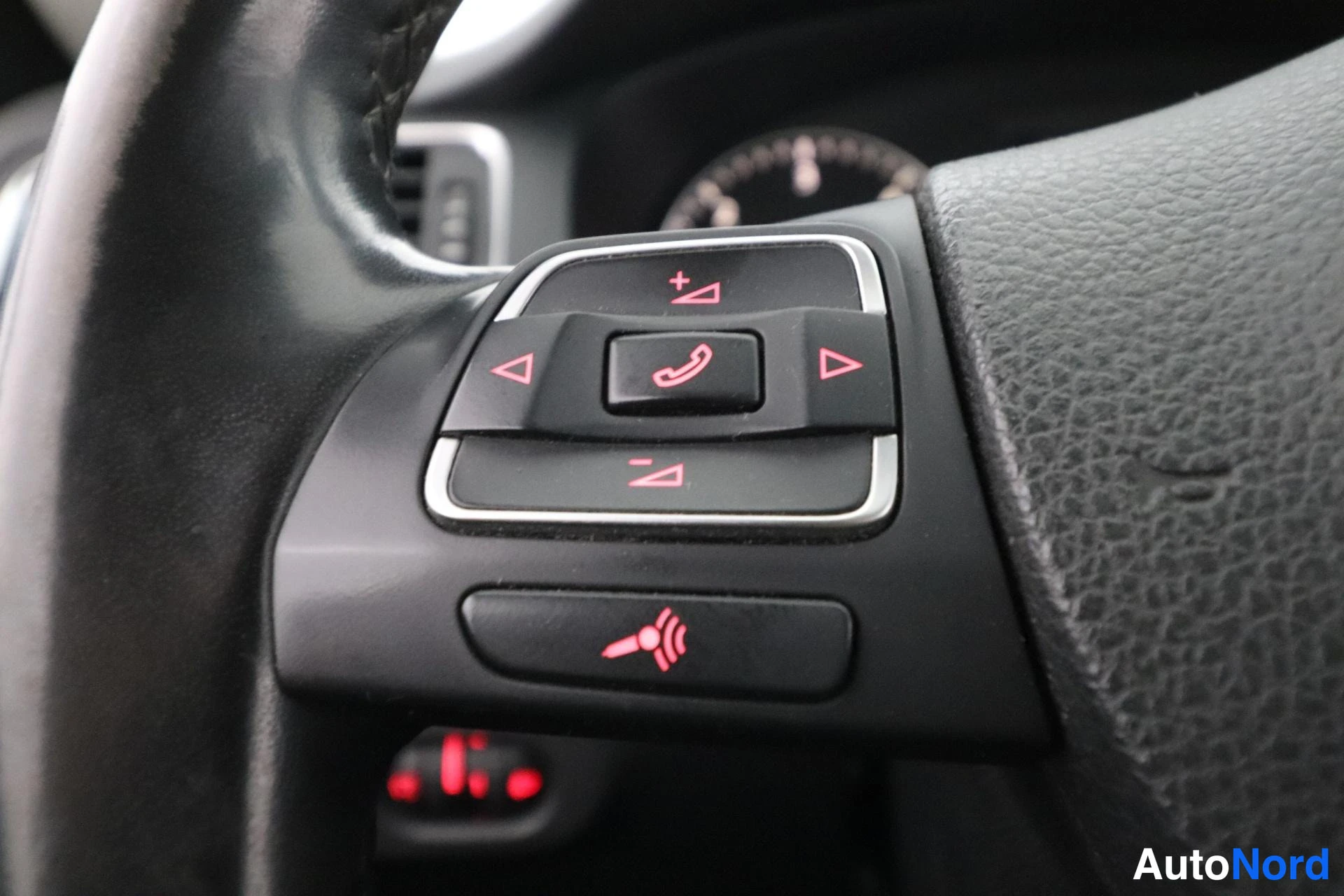 Valkoinen Volkswagen Jetta 2011, kuva 26