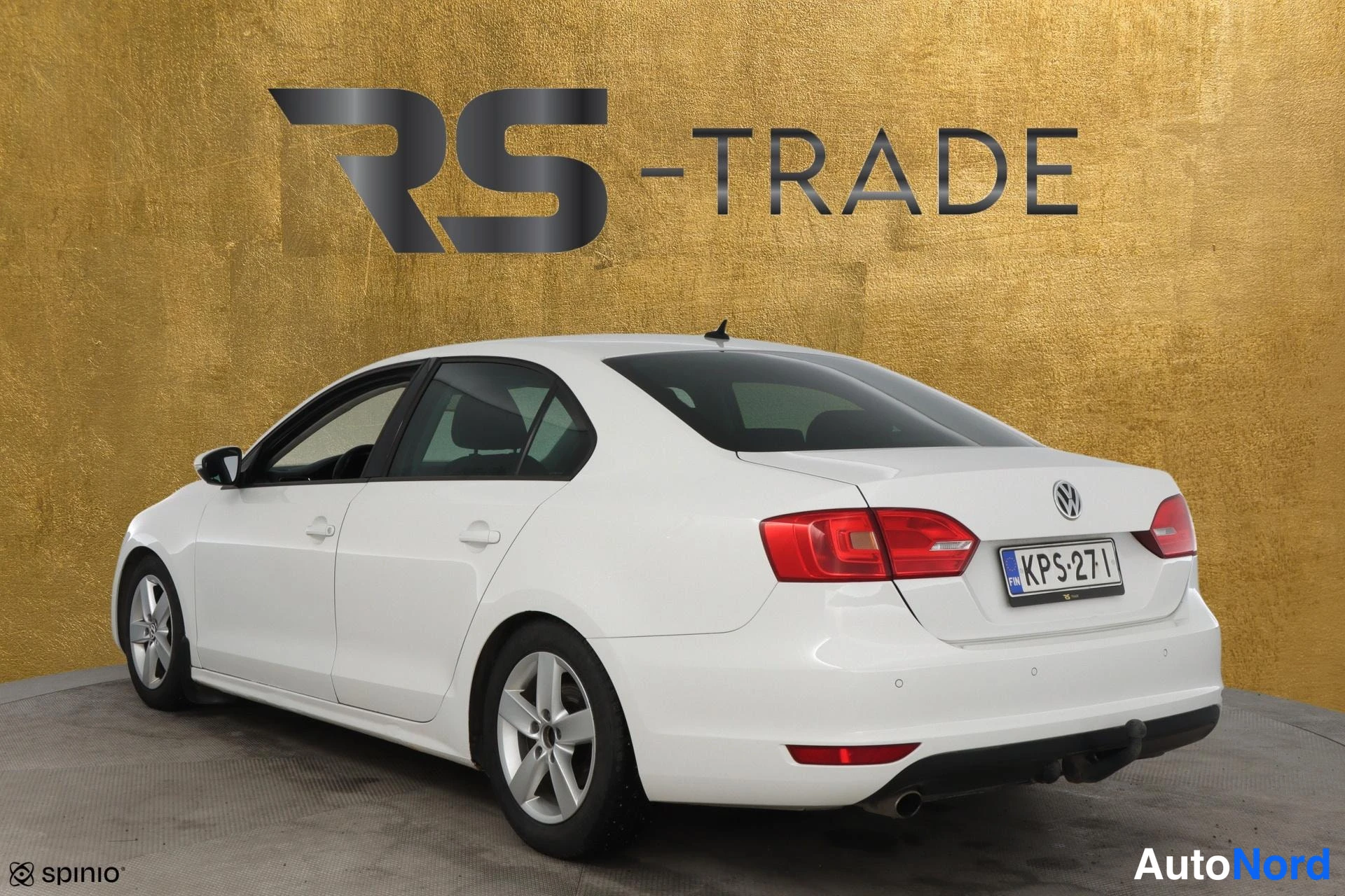 Valkoinen Volkswagen Jetta 2011, takaviisto, kuva 5