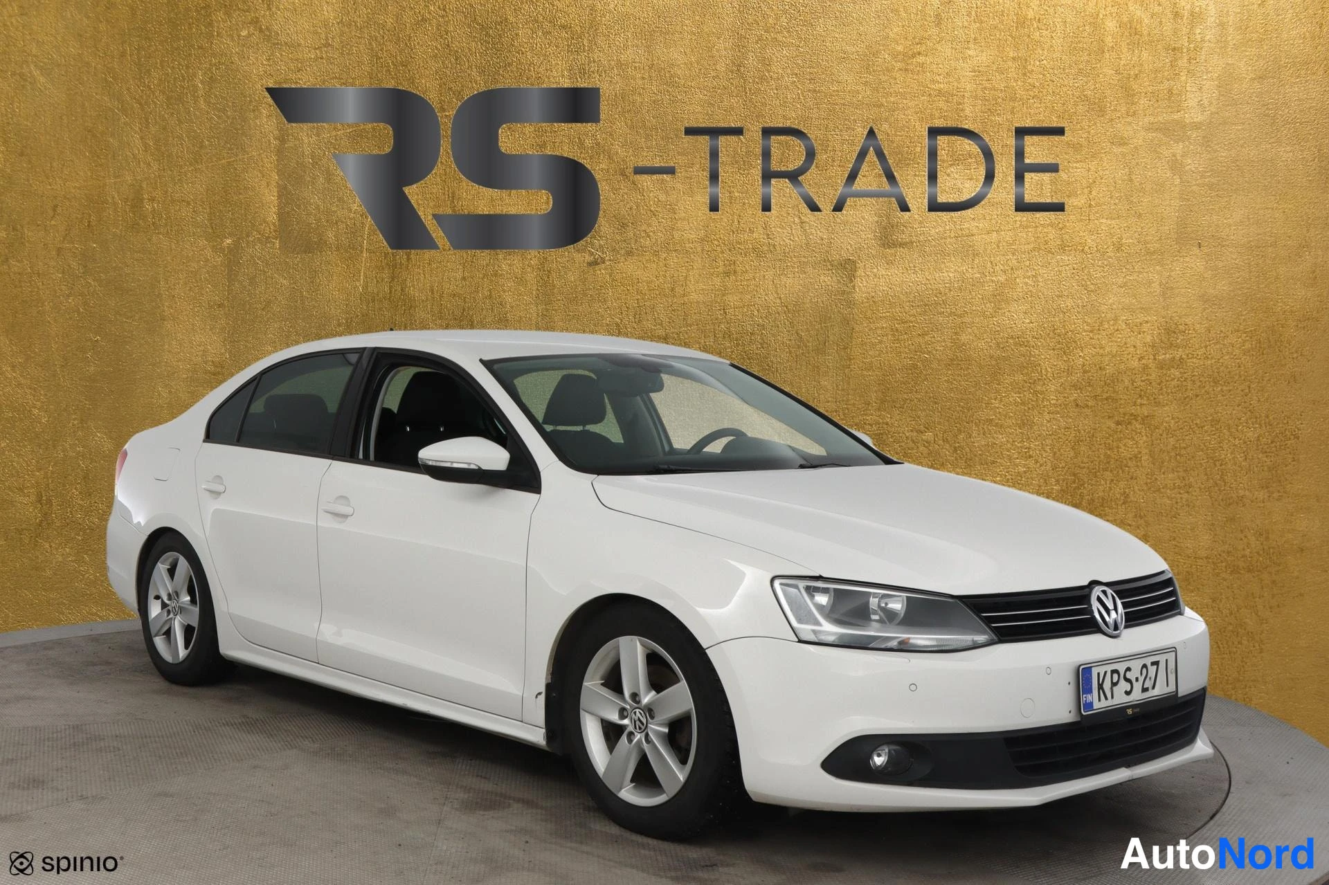 Valkoinen Volkswagen Jetta 2011, etuviisto, keula oikealle, kuva 3