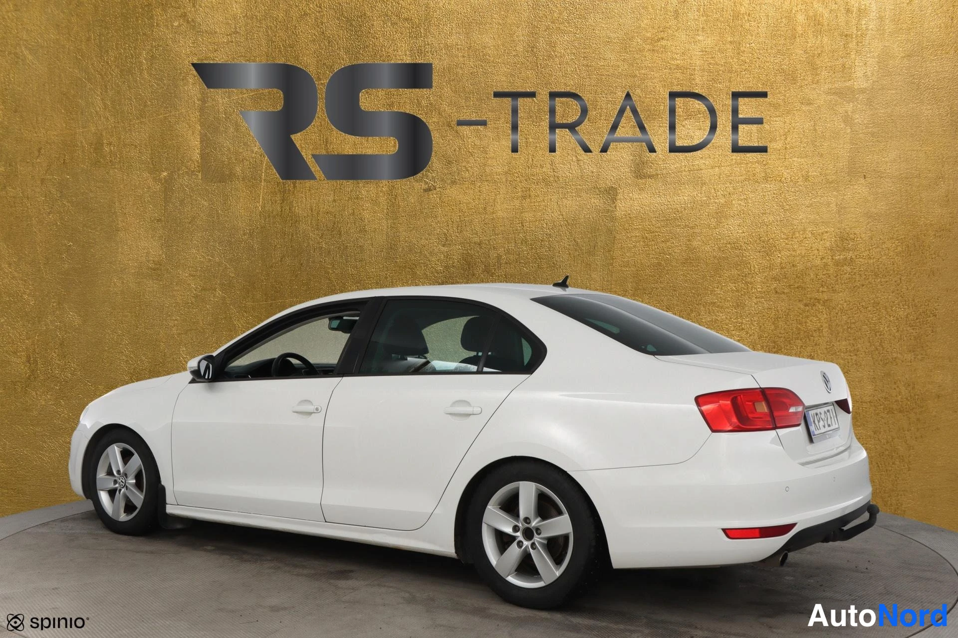 Valkoinen Volkswagen Jetta 2011, takaviisto, kuva 6