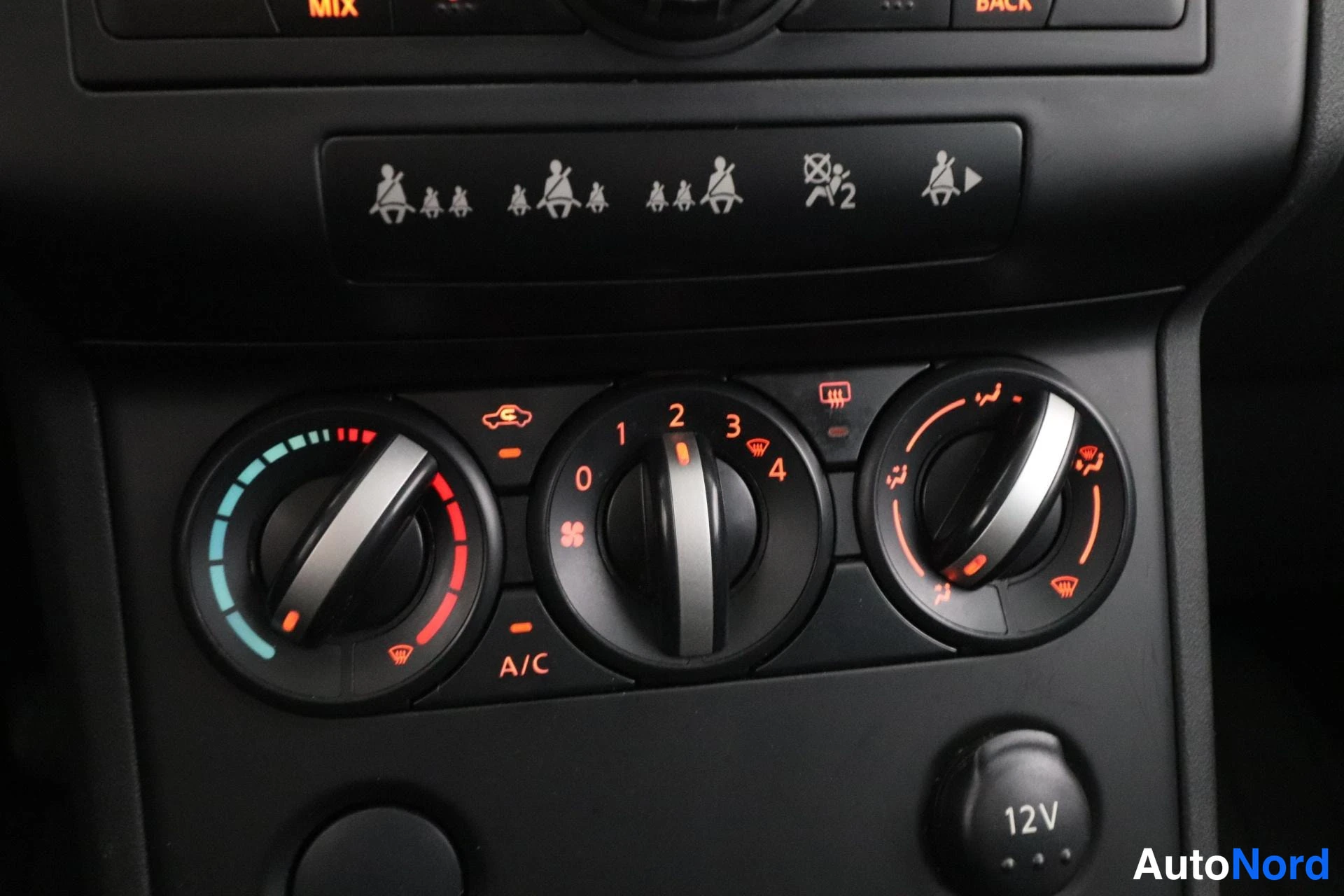 Beige Nissan Qashqai 2009, yksityiskohta, kuva 18