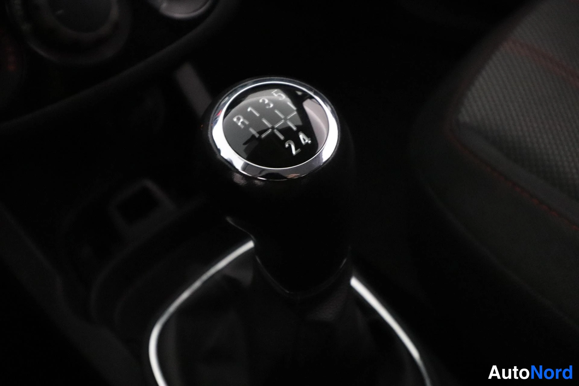 Valkoinen Opel Corsa 2011, yksityiskohta, kuva 21