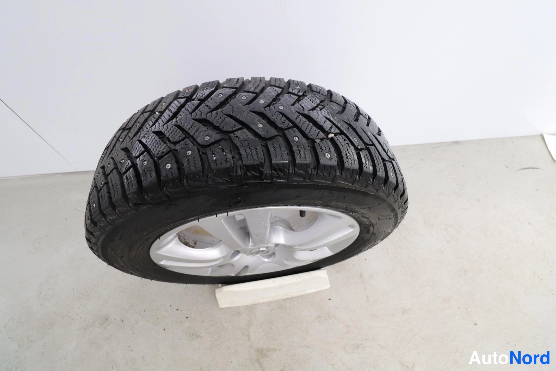 Valkoinen Opel Corsa 2011, yksityiskohta, kuva 24