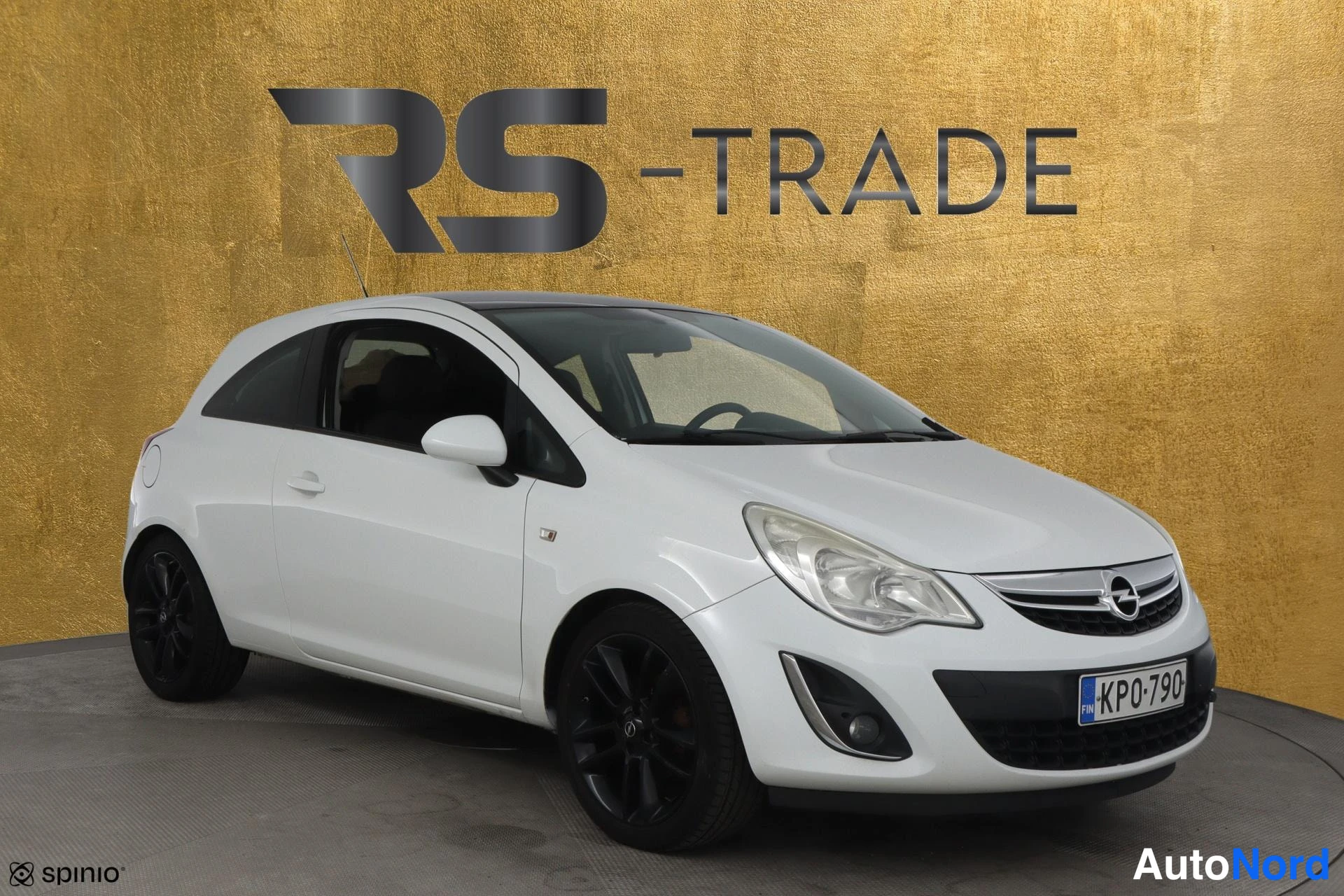 Valkoinen Opel Corsa 2011, etuviisto, keula oikealle, kuva 2