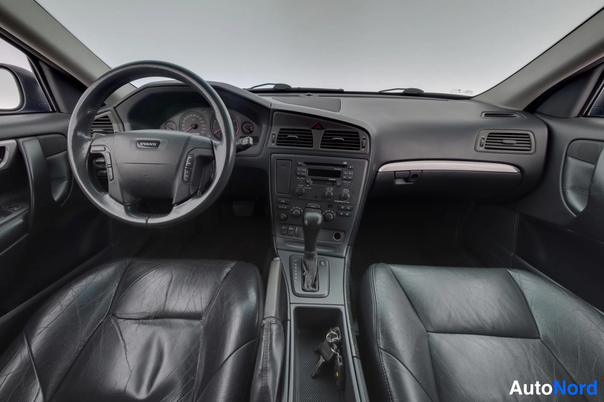 Sininen Volvo V70 2001, ohjaamo, kuva 7