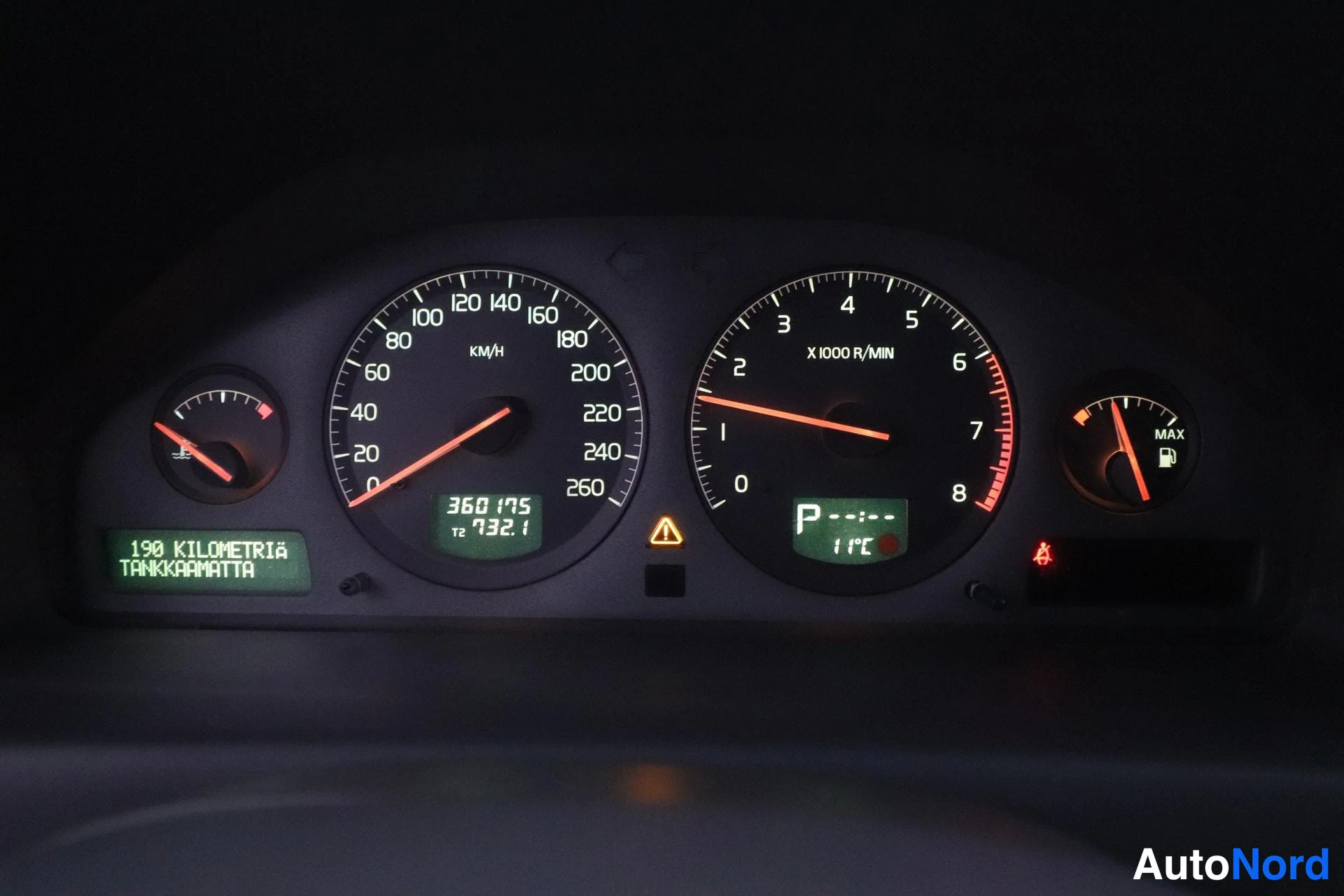 Sininen Volvo V70 2001, yksityiskohta, kuva 13