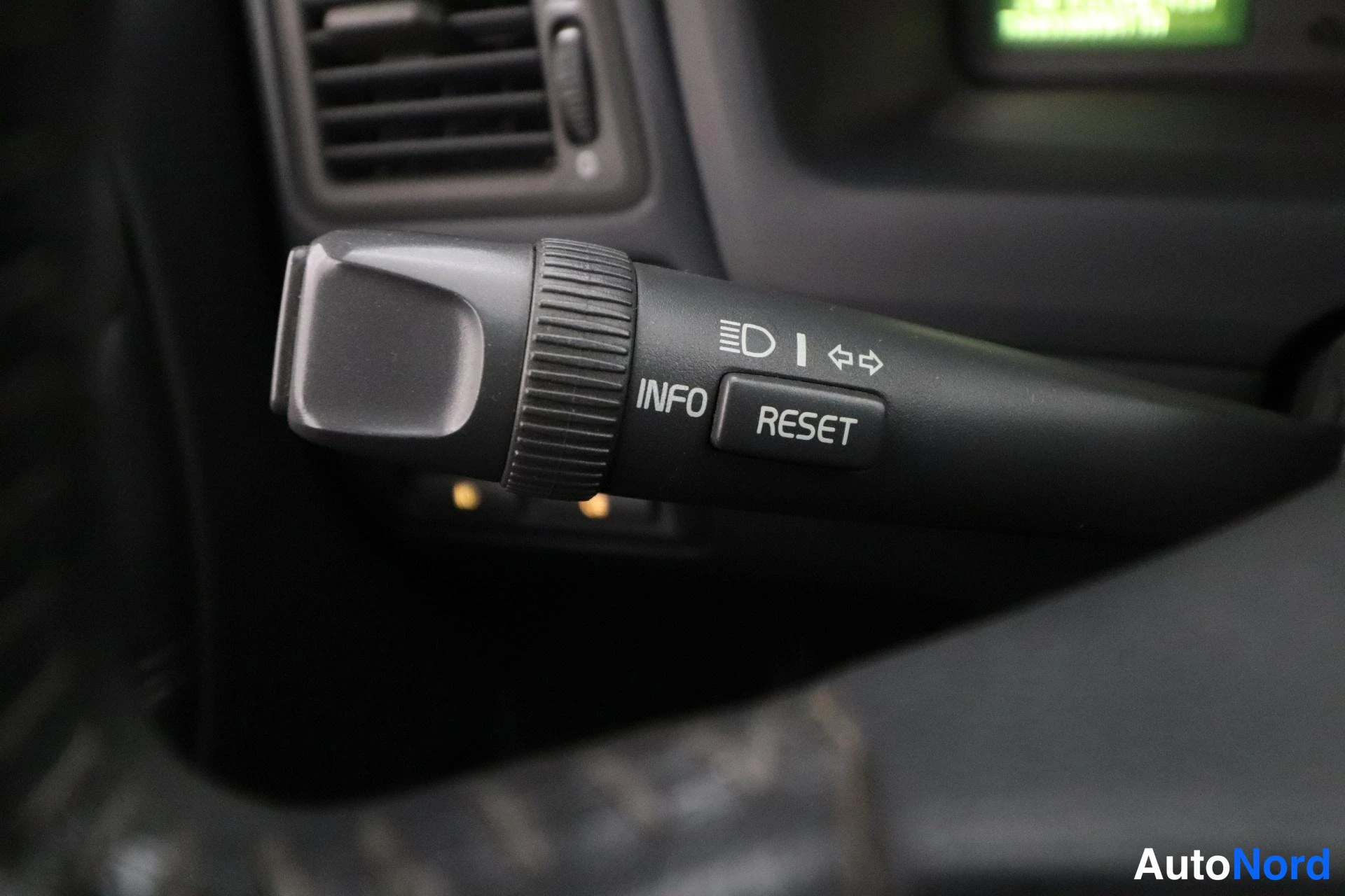 Sininen Volvo V70 2001, yksityiskohta, kuva 16