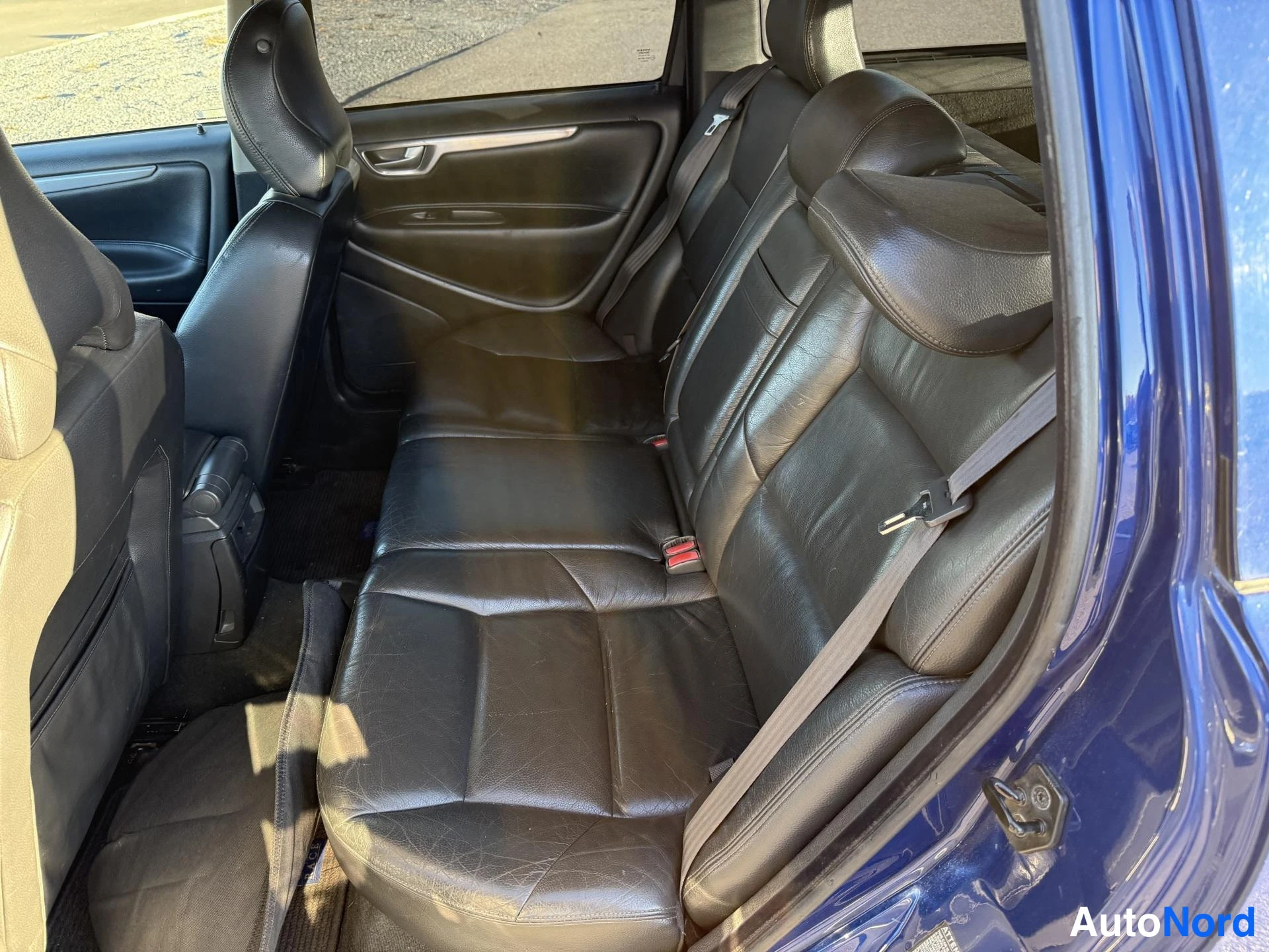 Sininen Volvo V70 2001, takaistuimet, kuva 10