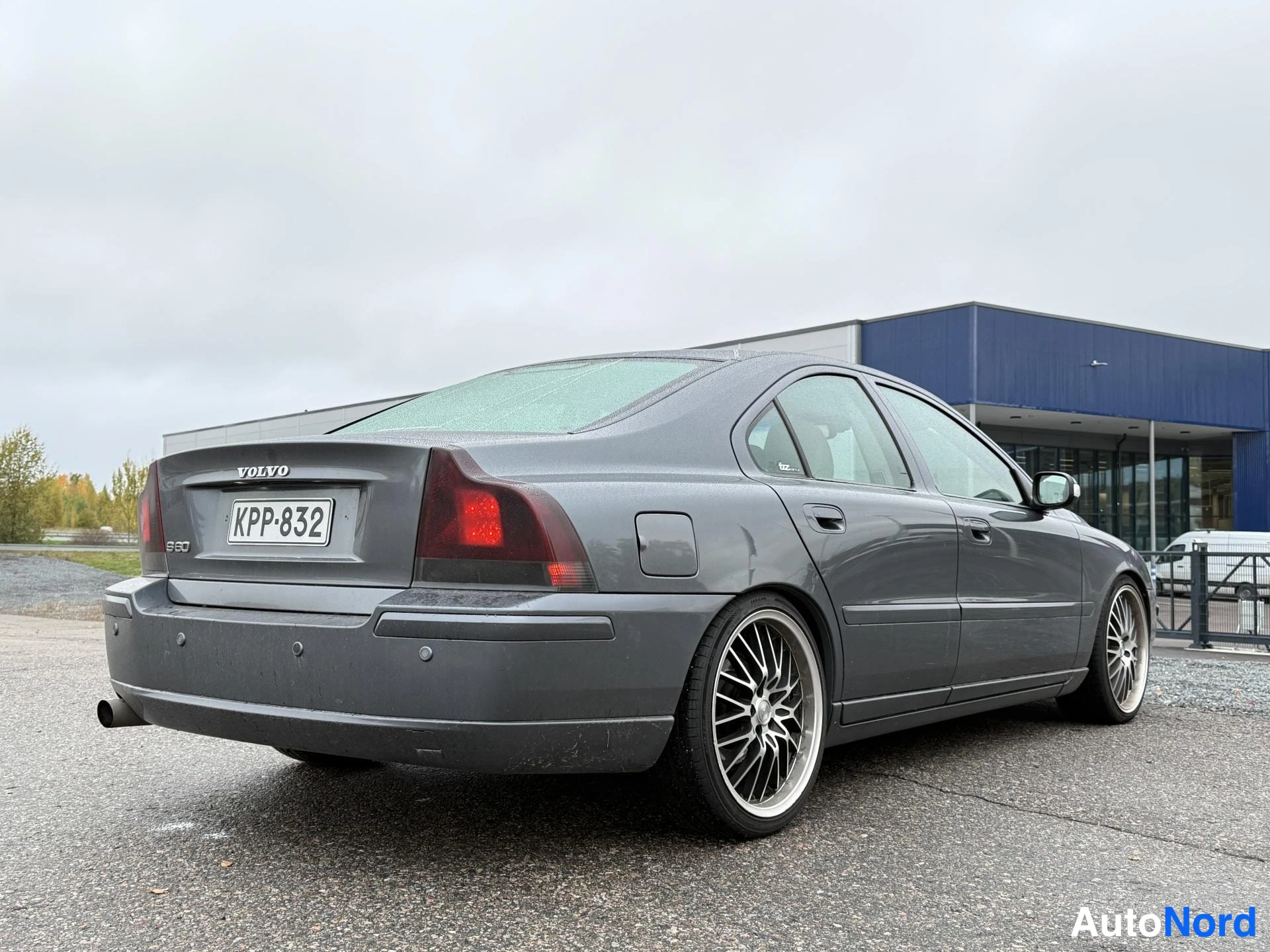 Harmaa Volvo S60 2007, takaviisto, kuva 3