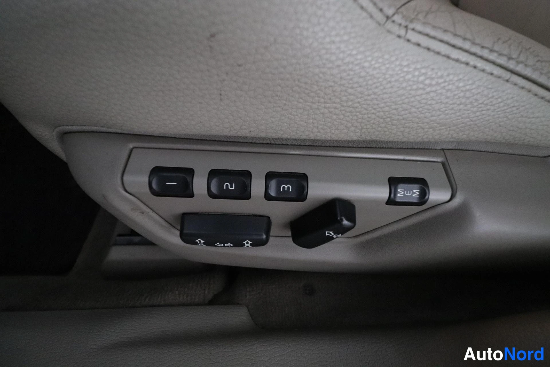 Harmaa Volvo S60 2007, yksityiskohta, kuva 13
