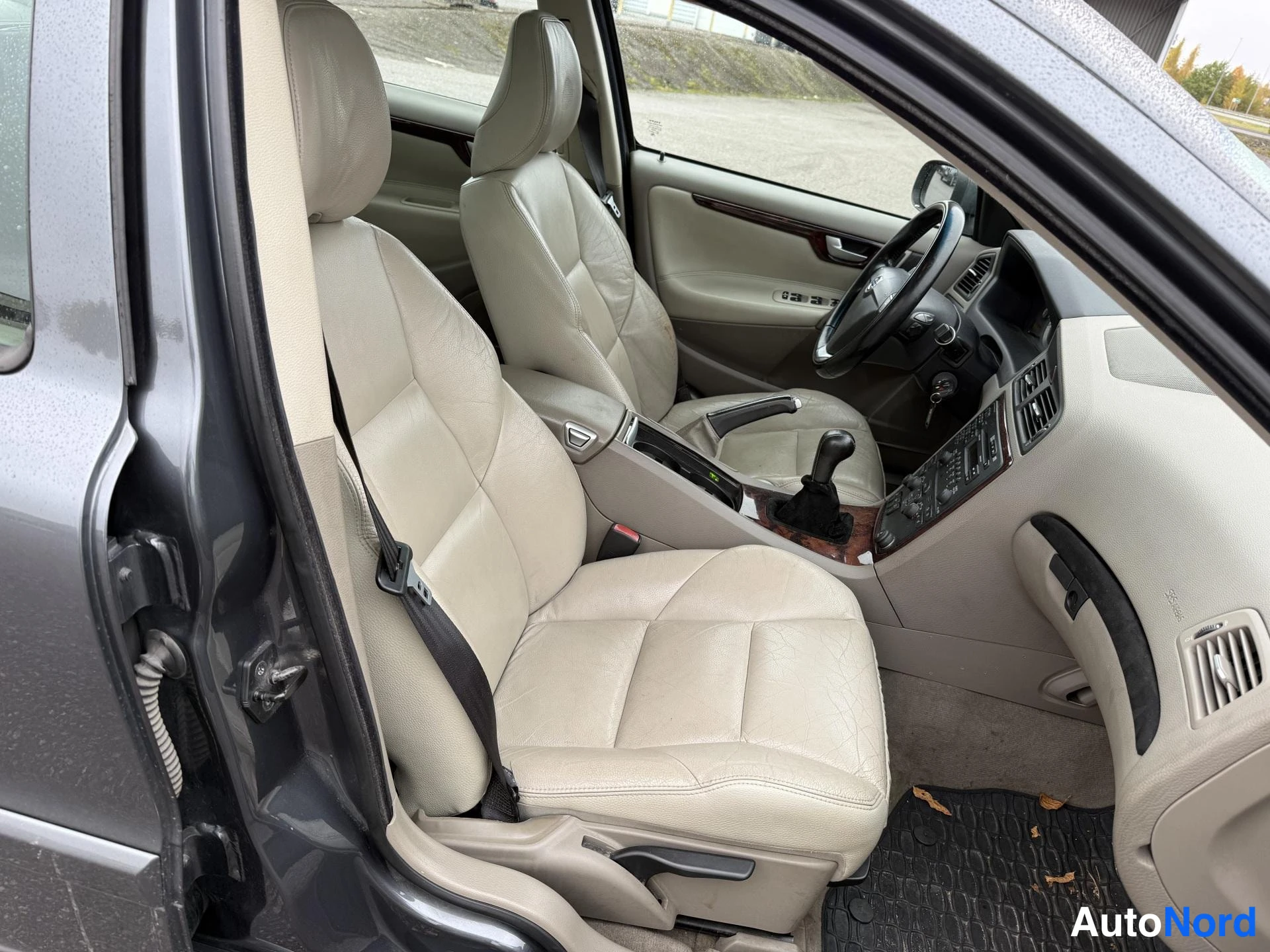 Harmaa Volvo S60 2007, ohjaamo, kuva 5