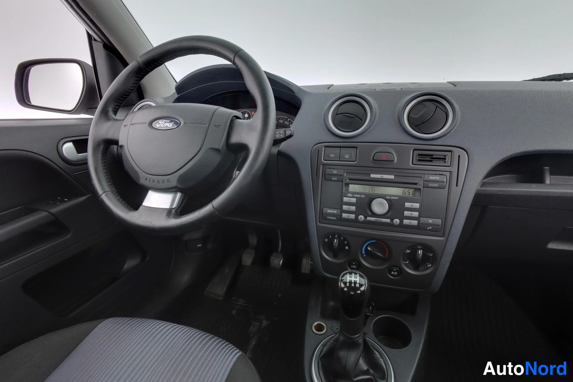 Harmaa Ford Fusion 2011, ohjaamo, kuva 9