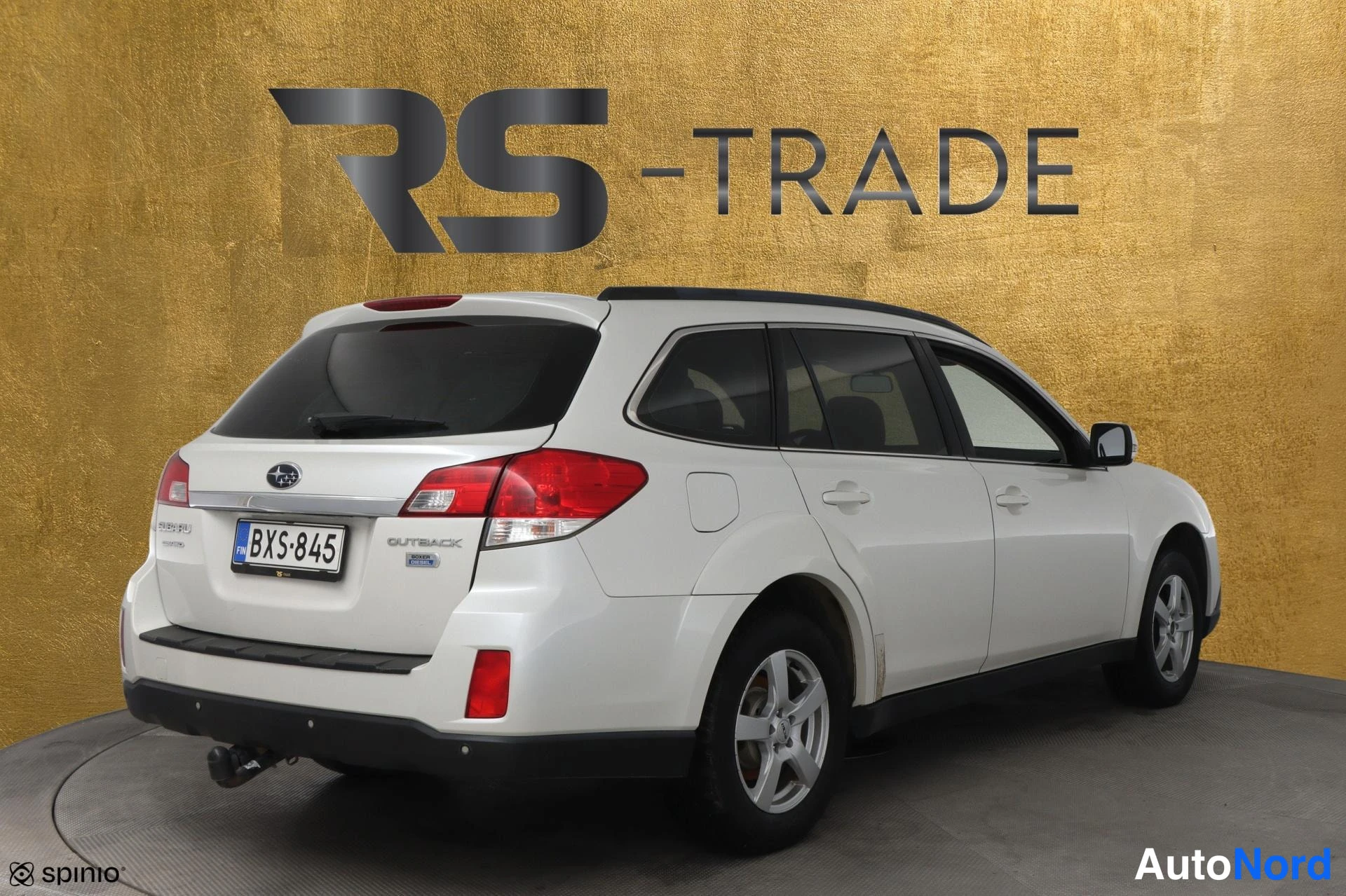 Valkoinen Subaru Legacy 2010, takaviisto, kuva 4