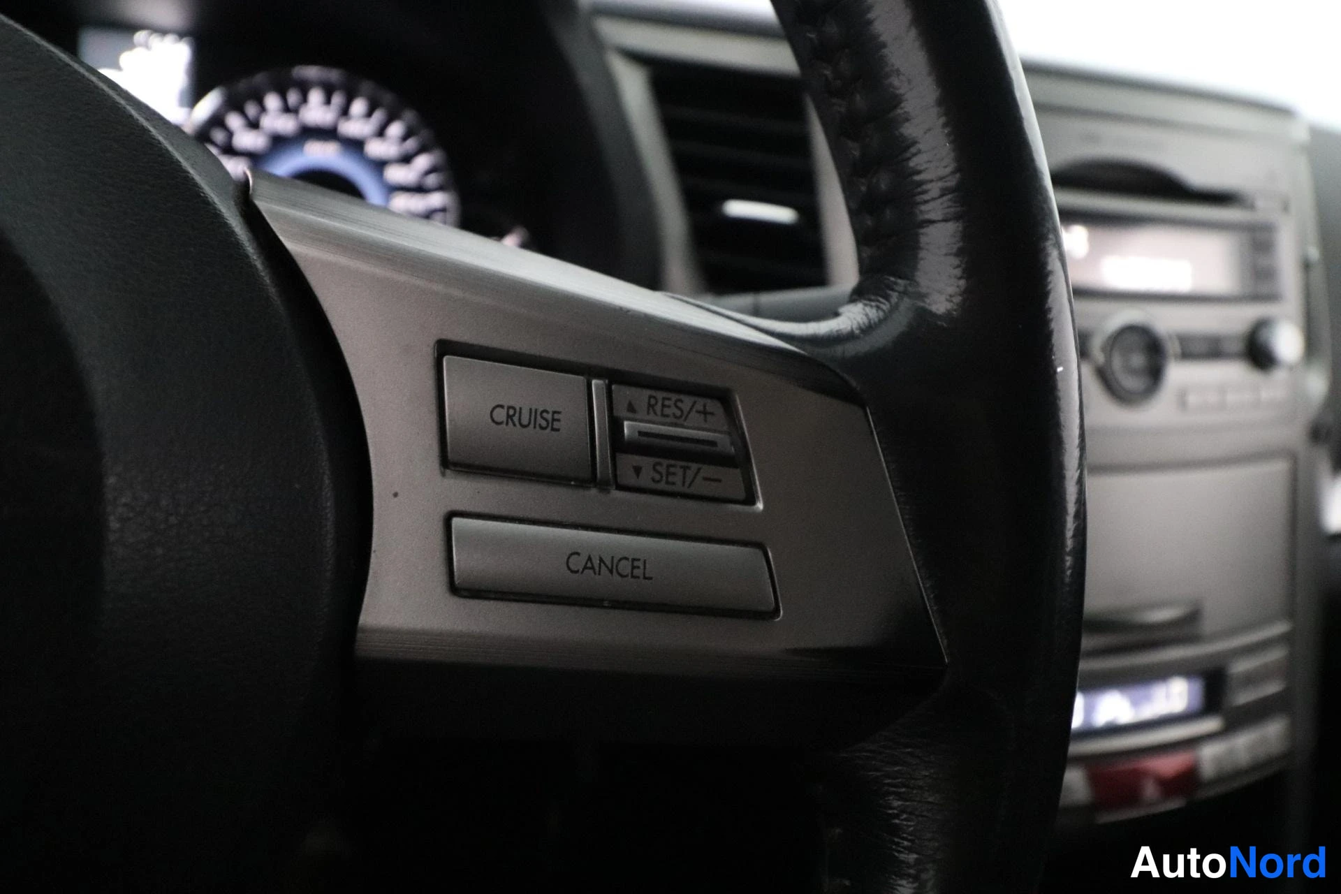 Valkoinen Subaru Legacy 2010, yksityiskohta, kuva 26