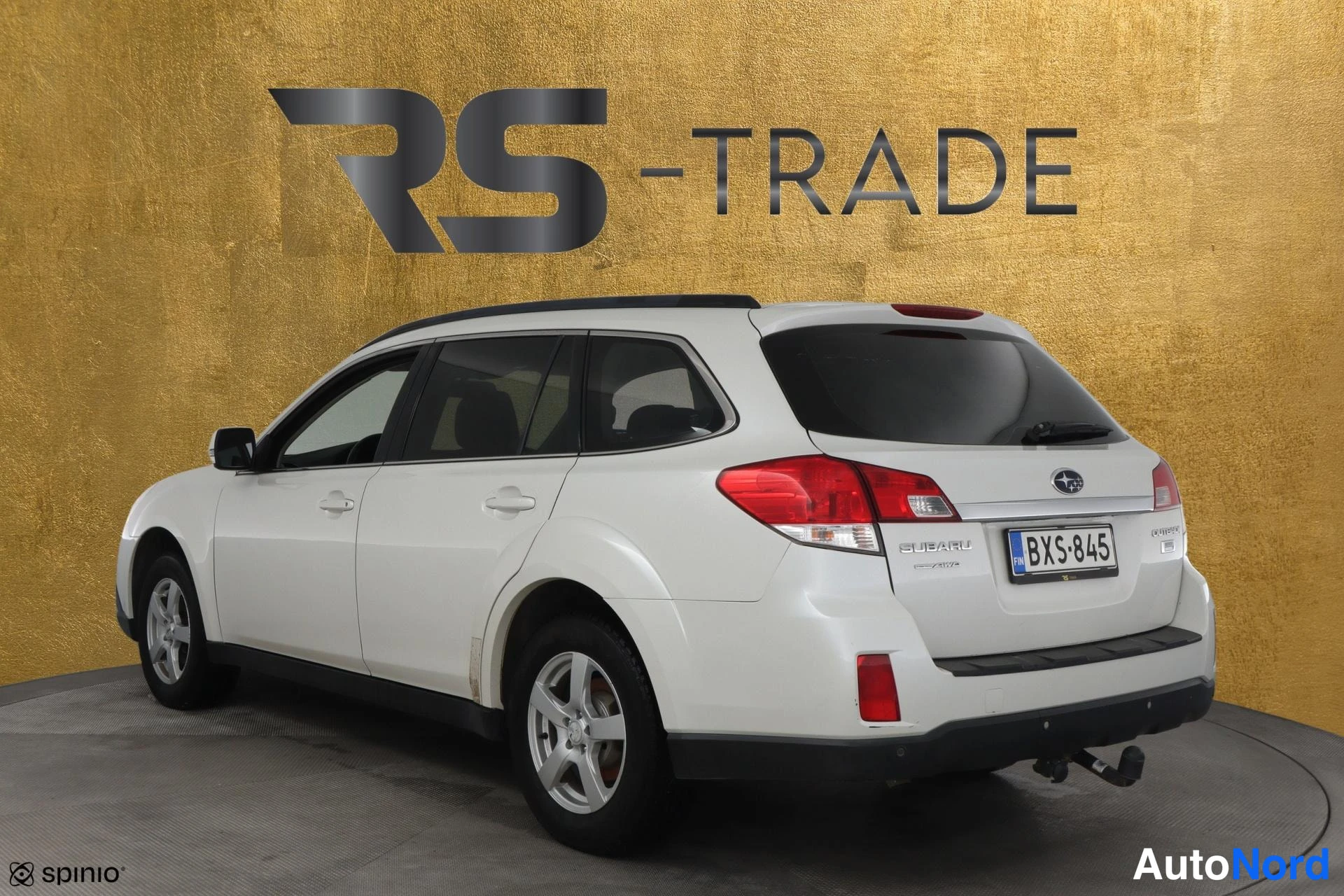 Valkoinen Subaru Legacy 2010, takaviisto, kuva 5