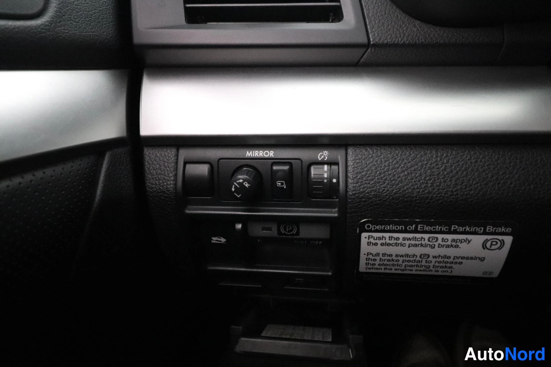 Valkoinen Subaru Legacy 2010, yksityiskohta, kuva 27