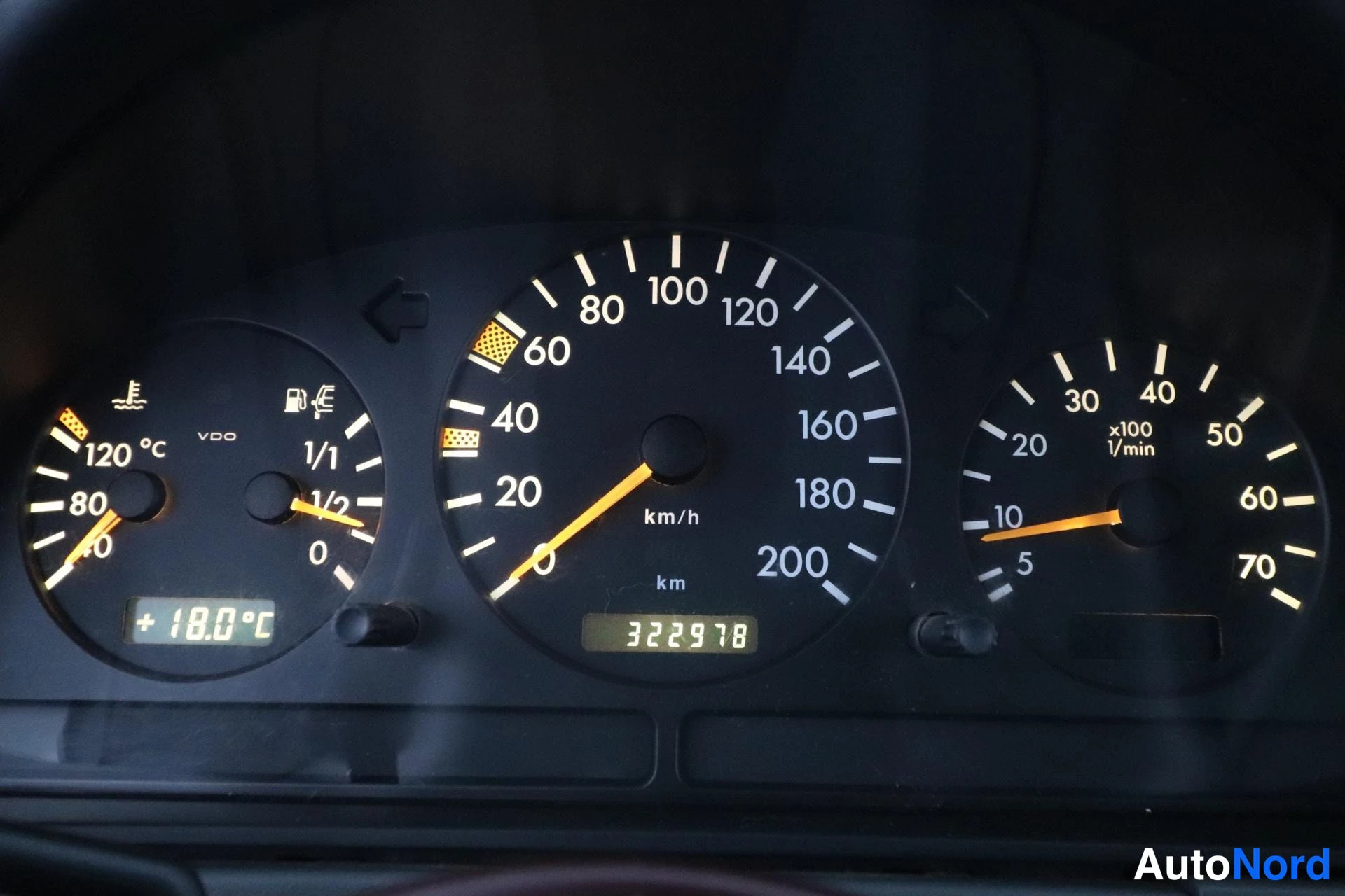 Sininen Mercedes-Benz ML 1998, yksityiskohta, kuva 22