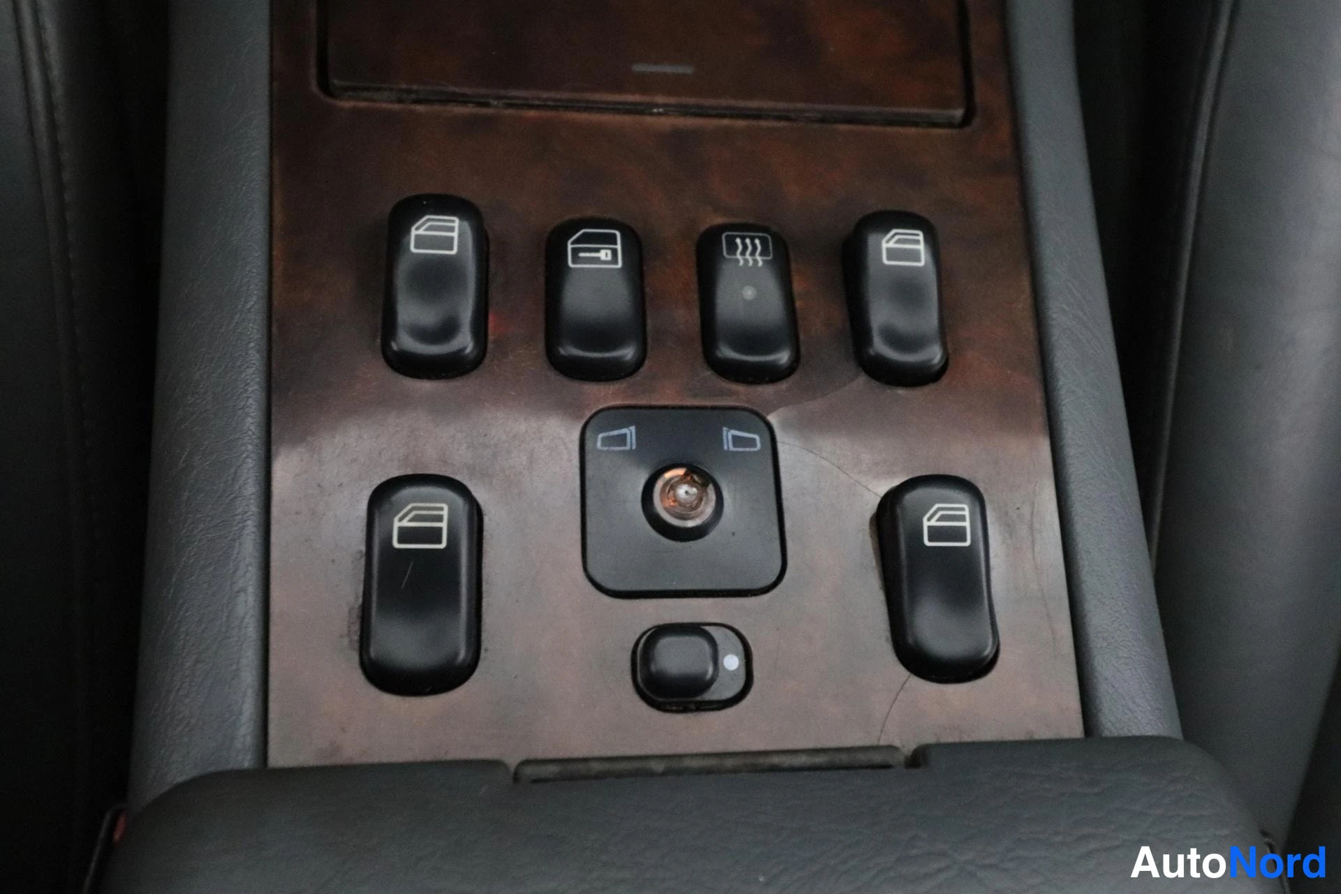 Sininen Mercedes-Benz ML 1998, yksityiskohta, kuva 19