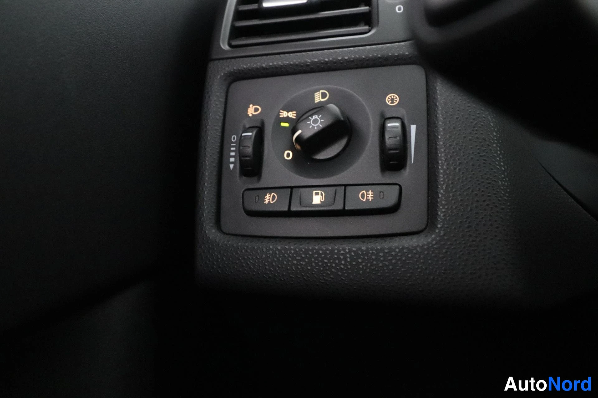 Valkoinen Volvo C30 2009, yksityiskohta, kuva 26