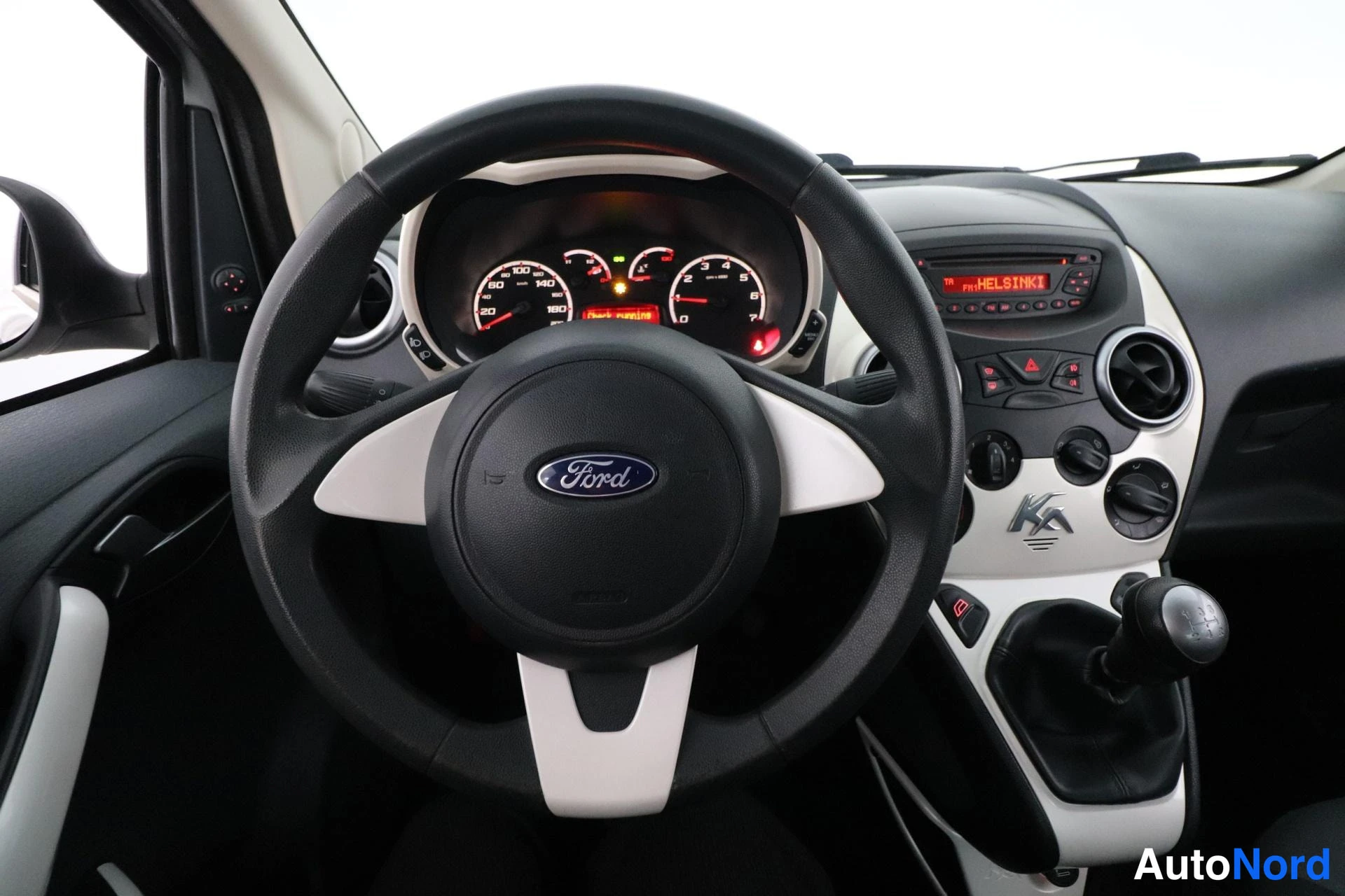 Harmaa Ford Ka 2010, ohjaamo, kuva 10