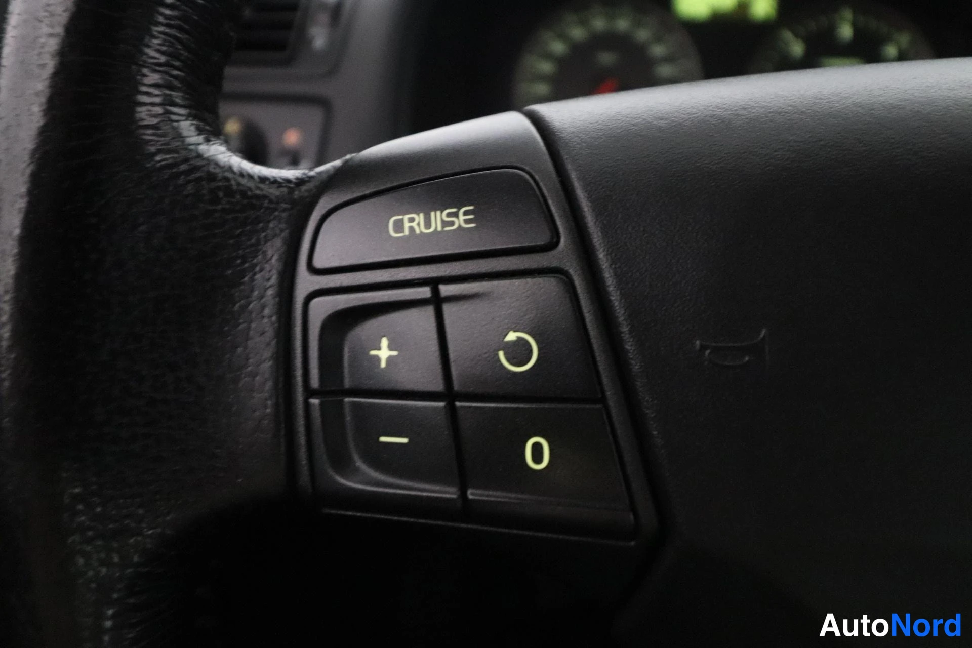Punainen Volvo S40 2006, yksityiskohta, kuva 14