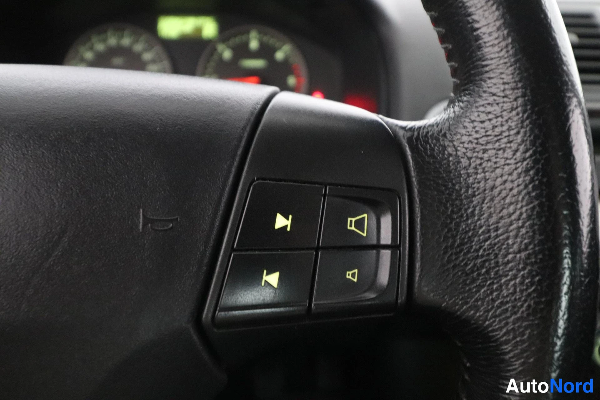 Punainen Volvo S40 2006, yksityiskohta, kuva 15