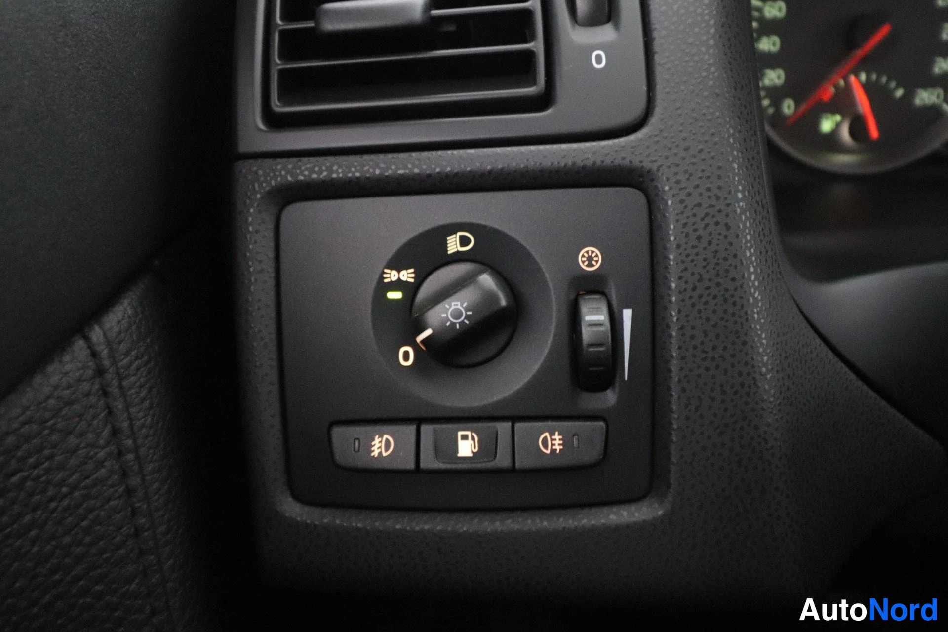 Punainen Volvo S40 2006, yksityiskohta, kuva 22