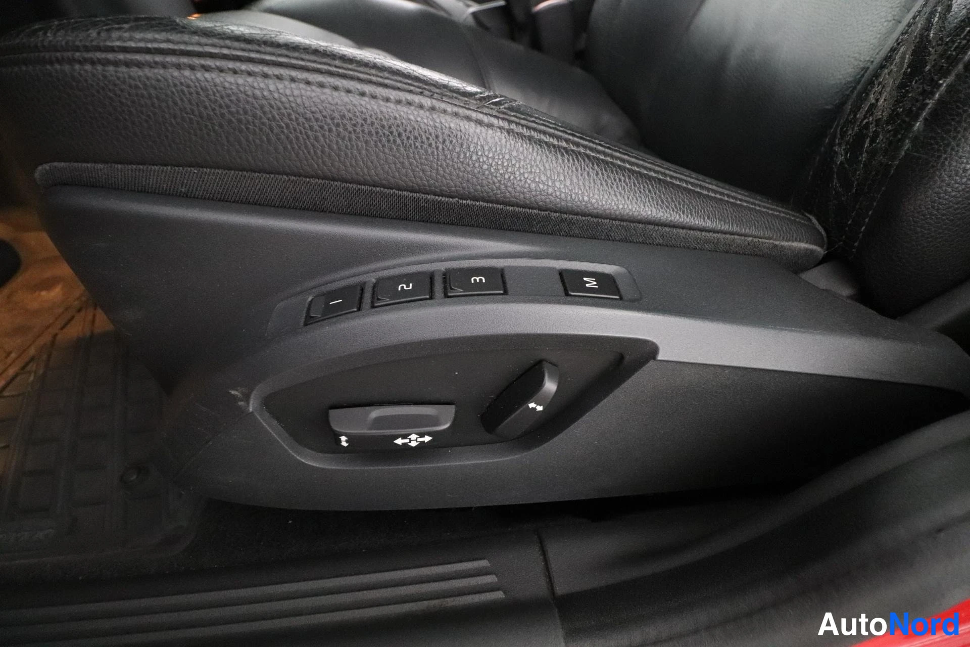 Punainen Volvo S40 2006, yksityiskohta, kuva 13